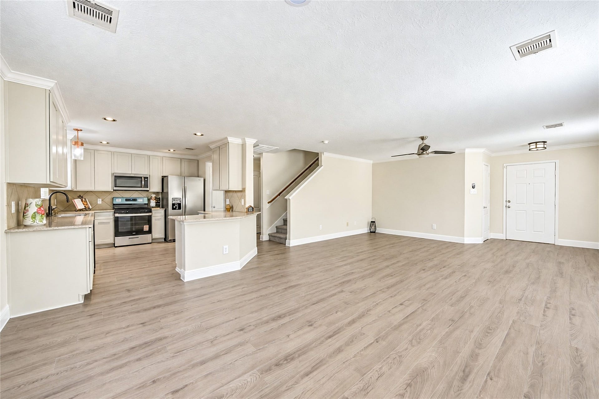 7331 Liberty Tree Lane, Houston, TX 77049 7331 Liberty Tree Lane, Houston, TX 77049