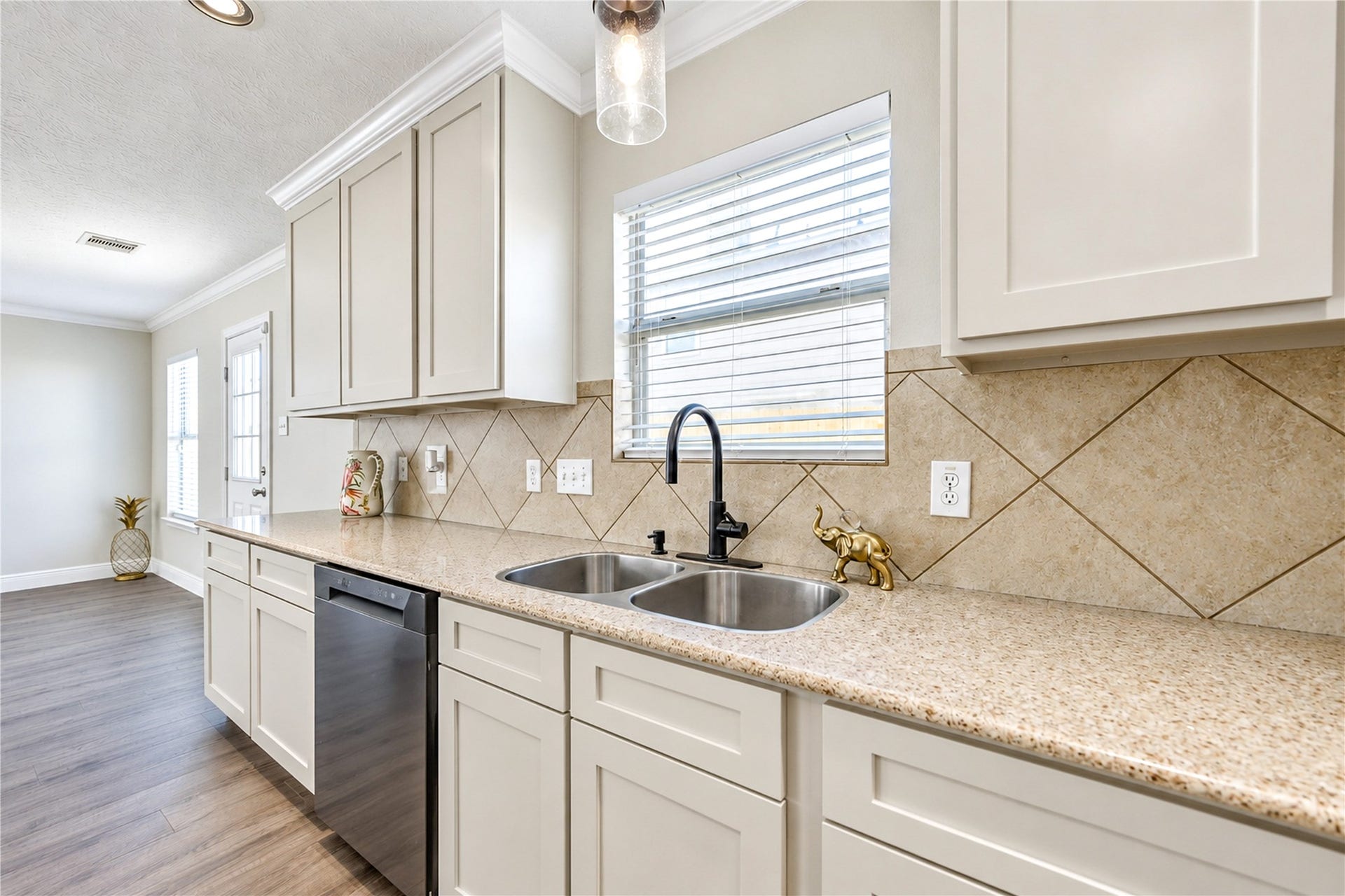 7331 Liberty Tree Lane, Houston, TX 77049 7331 Liberty Tree Lane, Houston, TX 77049