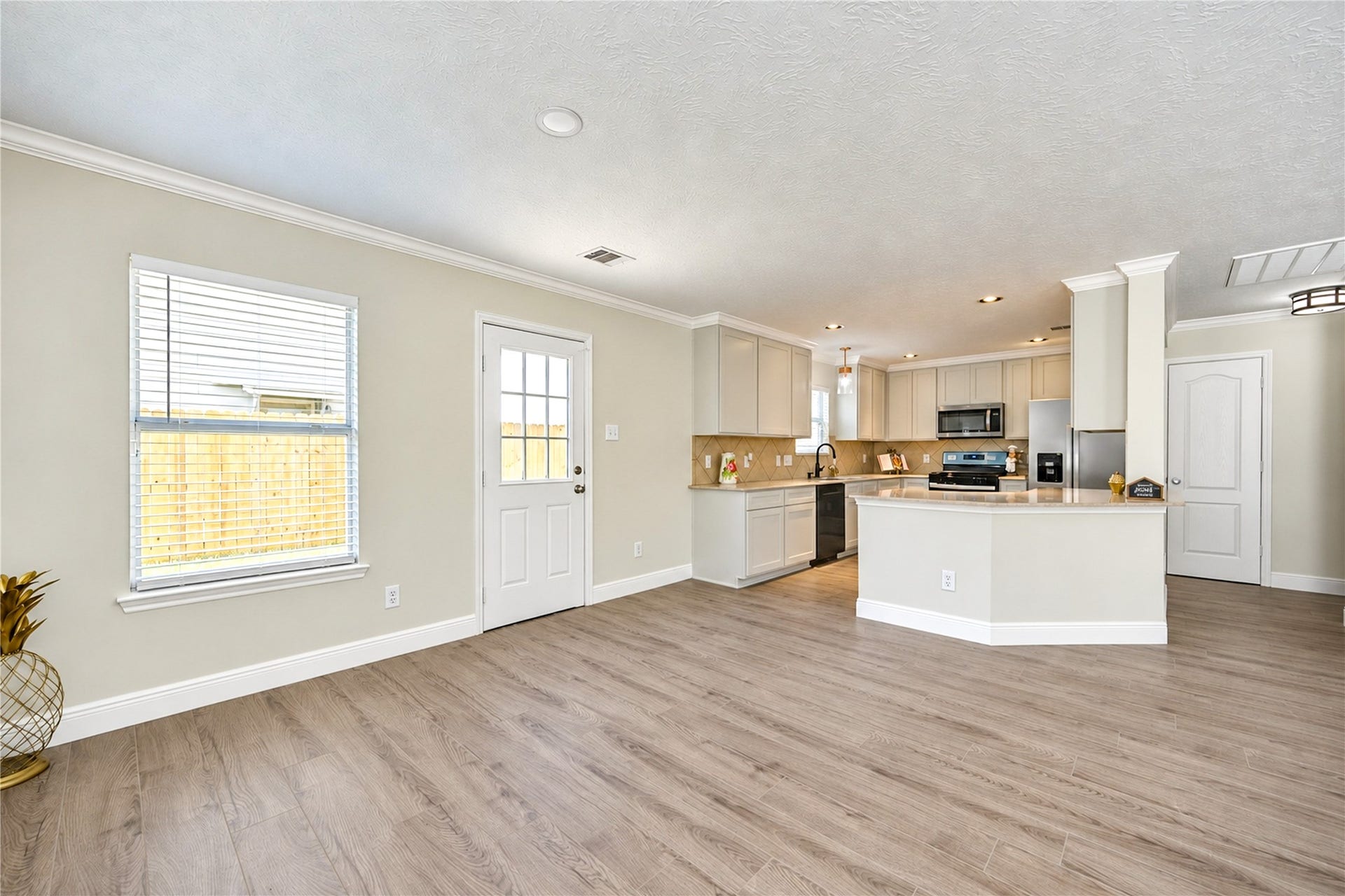 7331 Liberty Tree Lane, Houston, TX 77049 7331 Liberty Tree Lane, Houston, TX 77049