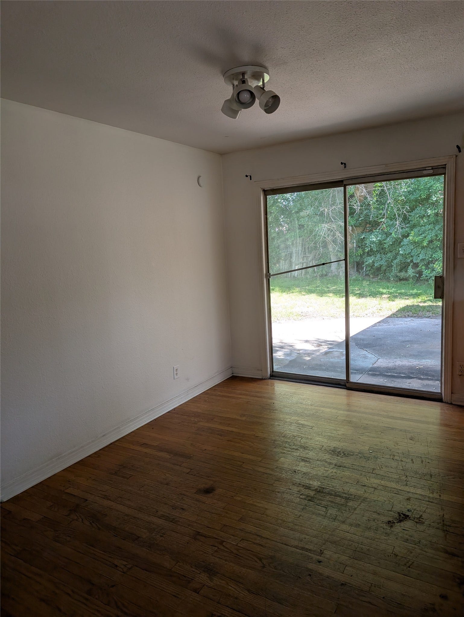 146 W Brenda Street, Houston, TX 77076 Dining room with sliding glass doors