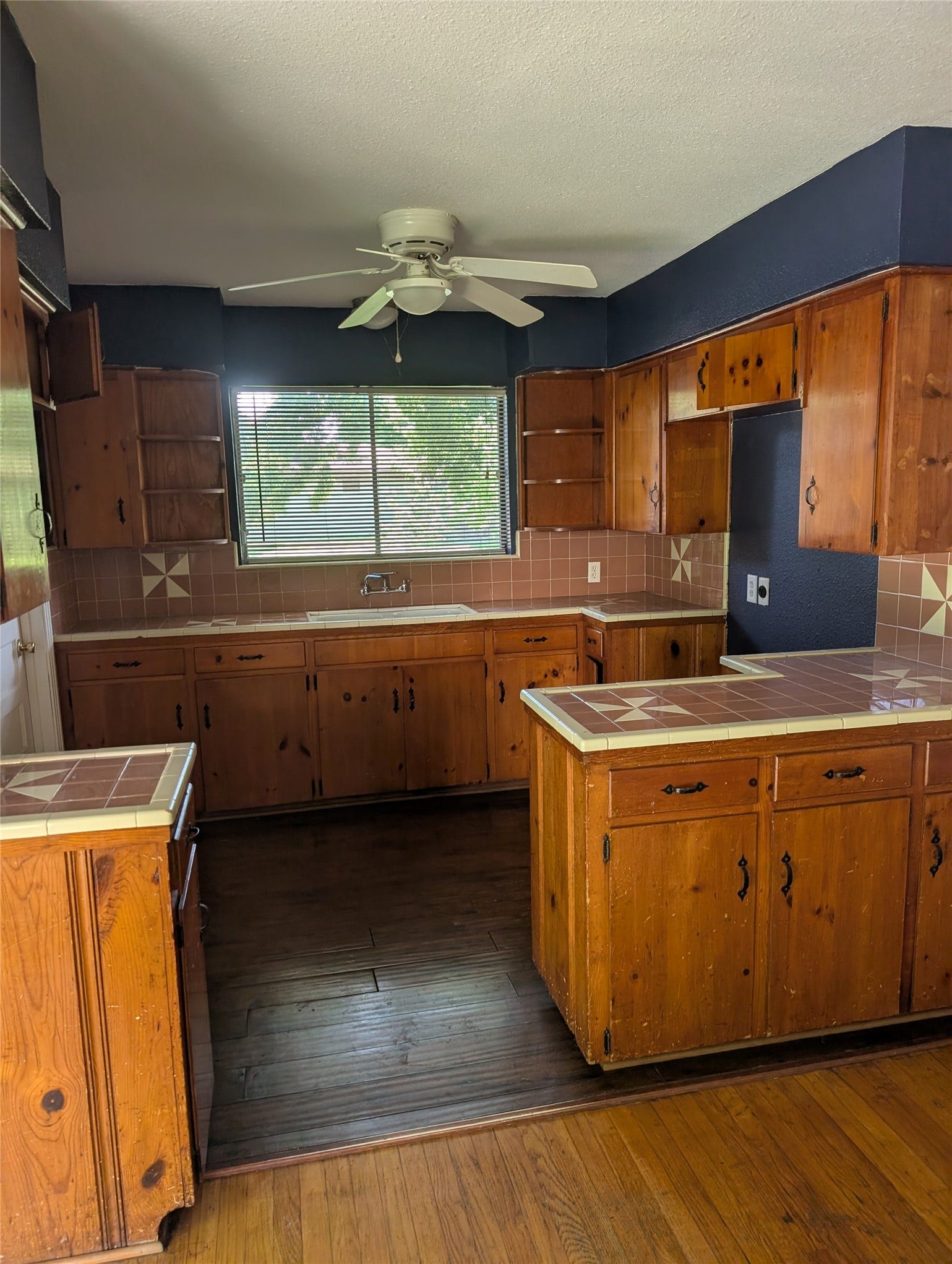 146 W Brenda Street, Houston, TX 77076 Kitchen with ceiling fan and wood floors