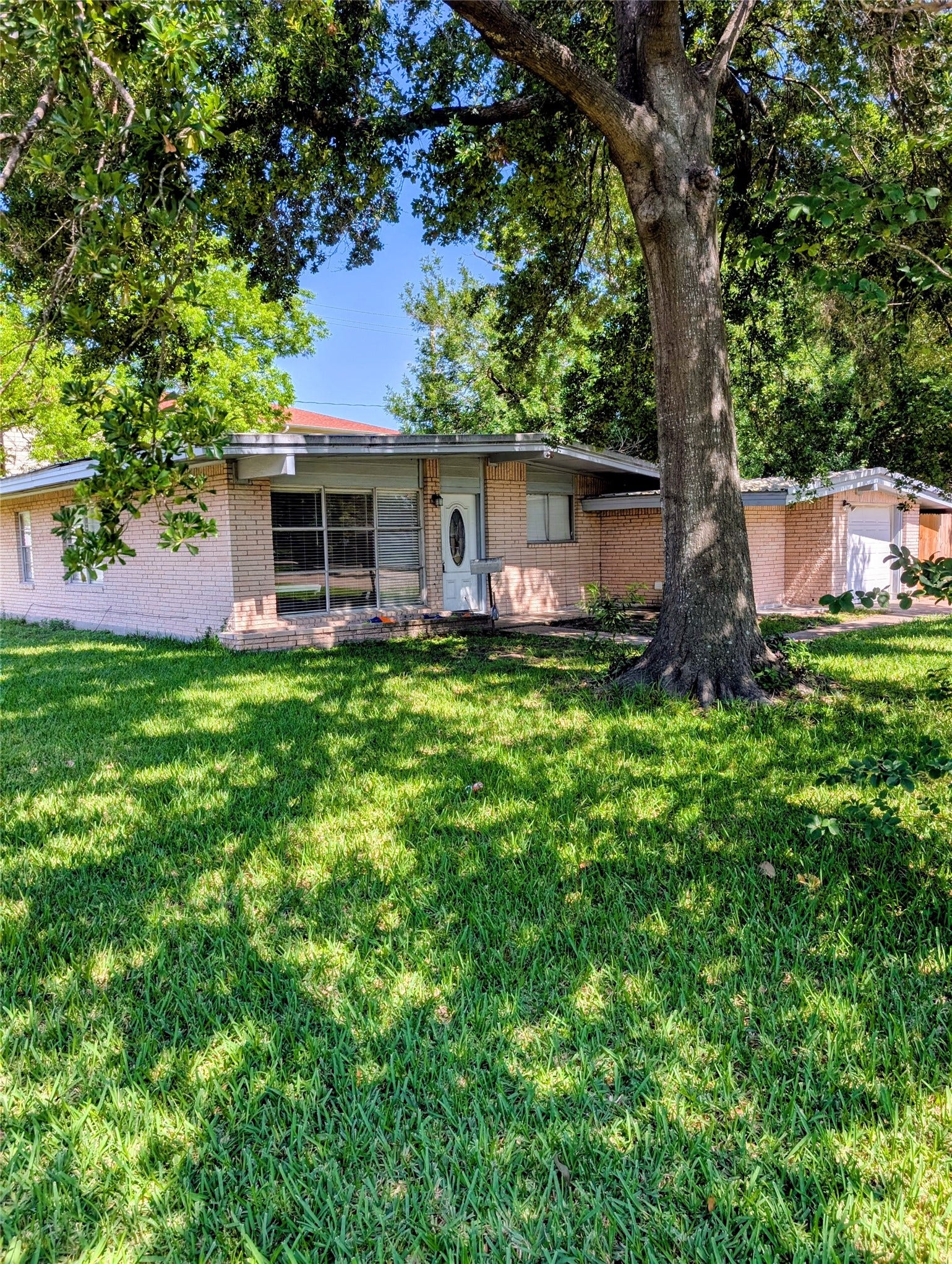 146 W Brenda Street, Houston, TX 77076 146 W Brenda Street, Houston, TX 77076