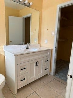 6303 Southwood Court S, Houston, TX 77035 Master Bathroom