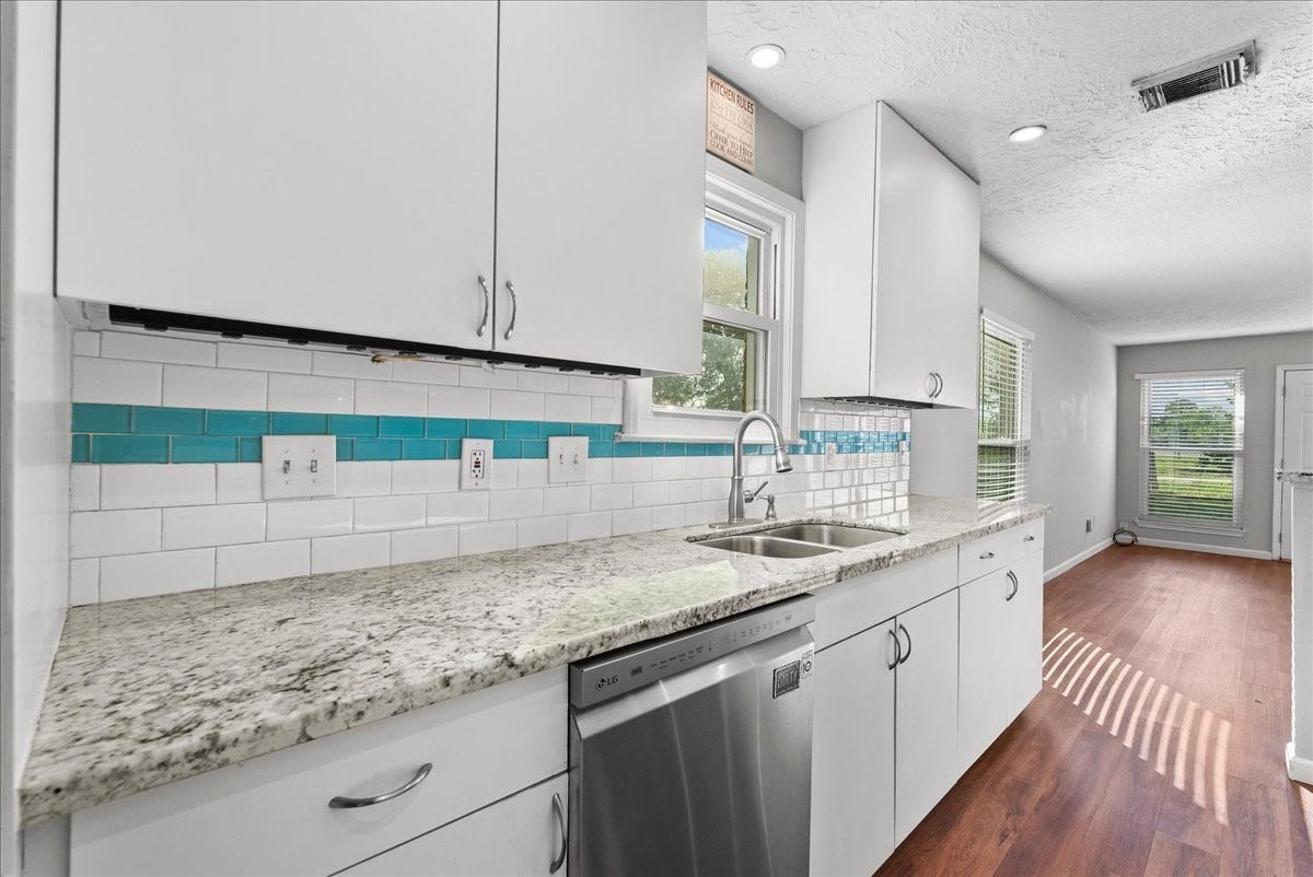 3206 Wavecrest Street, League City, TX 77573 3206 Wavecrest Street, League City, TX 77573