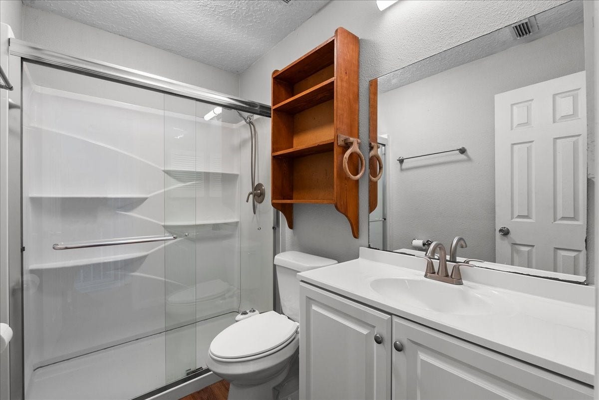 3206 Wavecrest Street, League City, TX 77573 3206 Wavecrest Street, League City, TX 77573