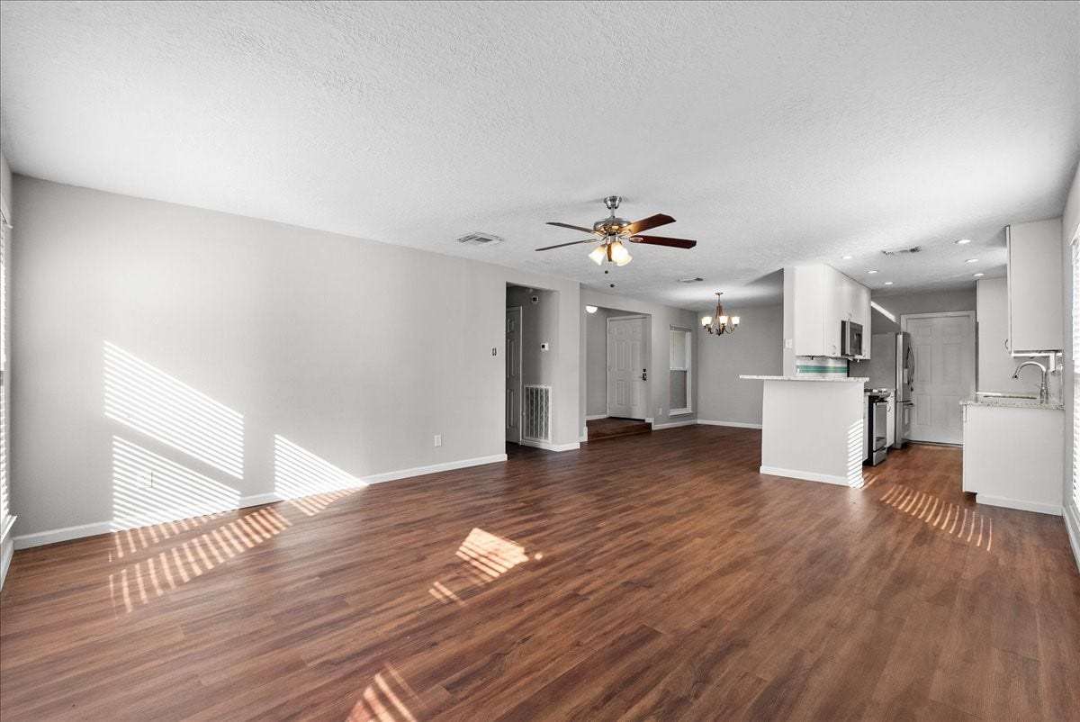 3206 Wavecrest Street, League City, TX 77573 3206 Wavecrest Street, League City, TX 77573