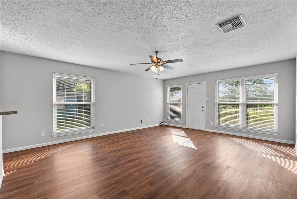 3206 Wavecrest Street, League City, TX 77573 3206 Wavecrest Street, League City, TX 77573