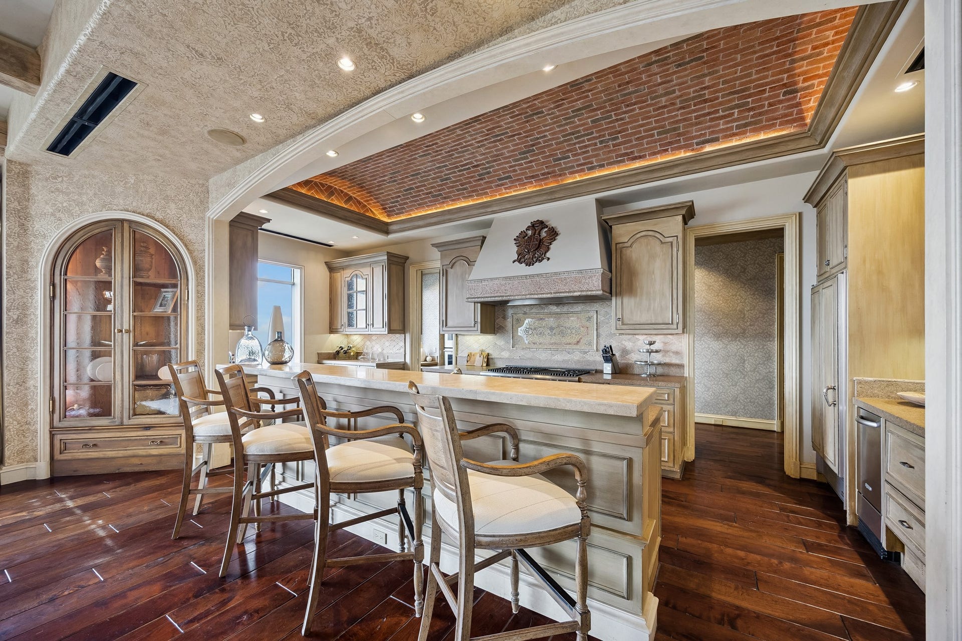 2121 Kirby Drive, #33, Houston, TX 77019 2121 Kirby Drive, #33, Houston, TX 77019
