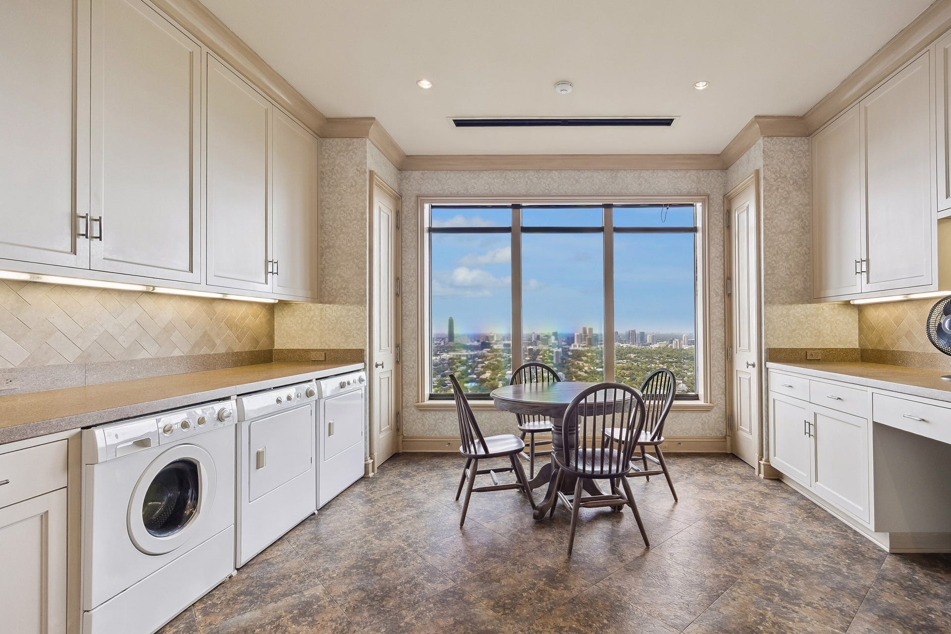 2121 Kirby Drive, #33, Houston, TX 77019 2121 Kirby Drive, #33, Houston, TX 77019