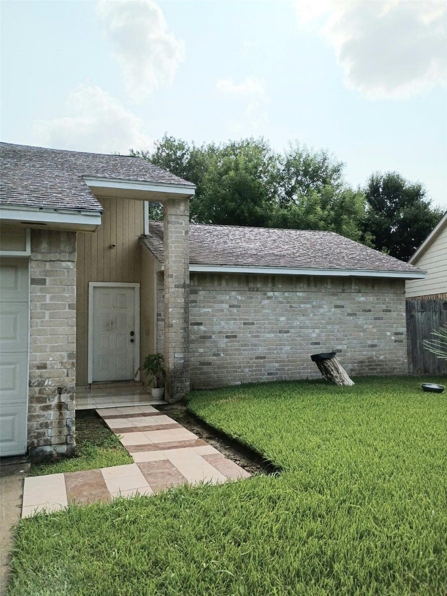 Property photo for 6538 La Violetta Drive, Houston, TX