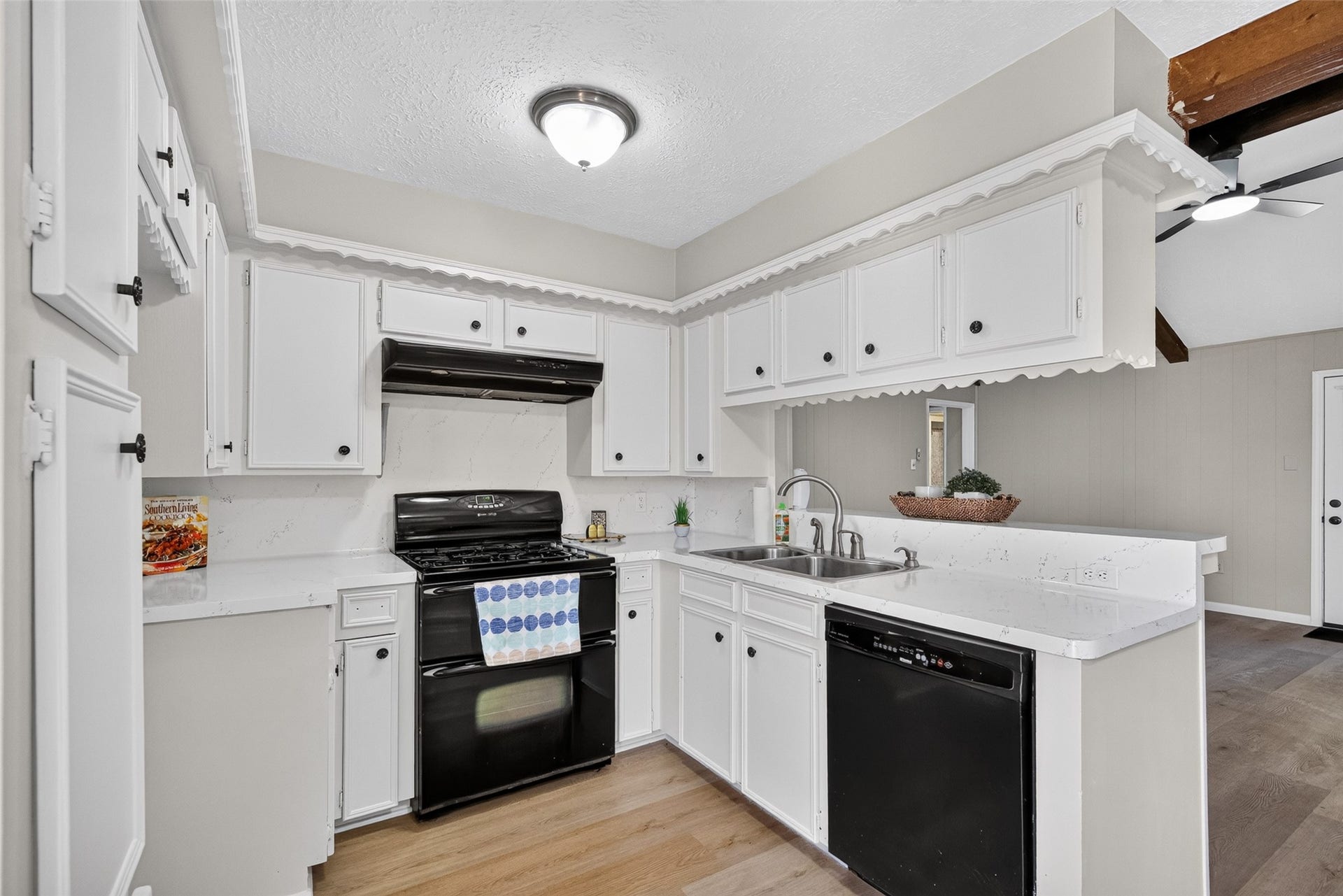 4809 Yellowstone Drive, Pasadena, TX 77505 4809 Yellowstone Drive, Pasadena, TX 77505