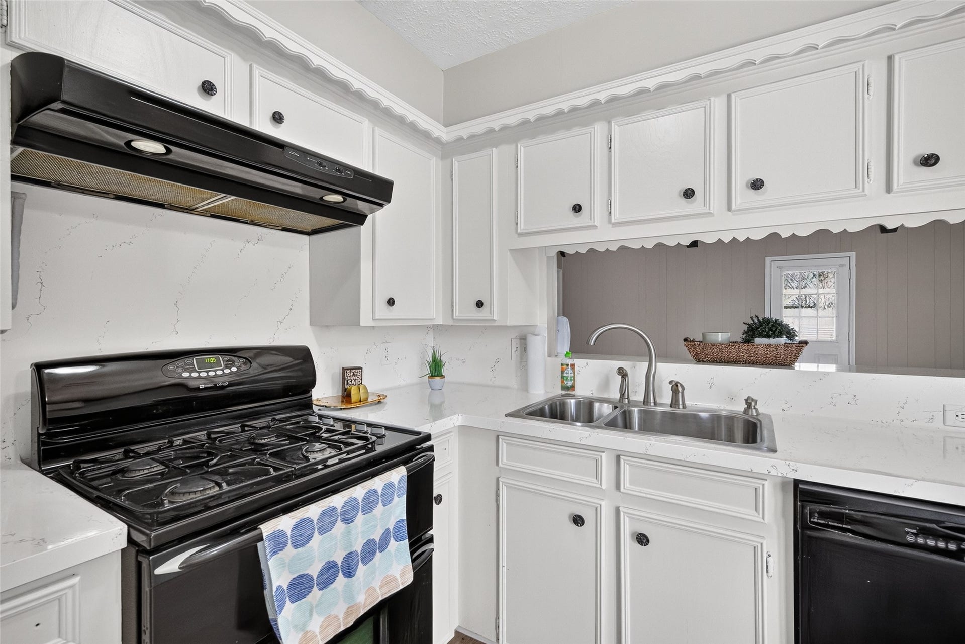 4809 Yellowstone Drive, Pasadena, TX 77505 4809 Yellowstone Drive, Pasadena, TX 77505