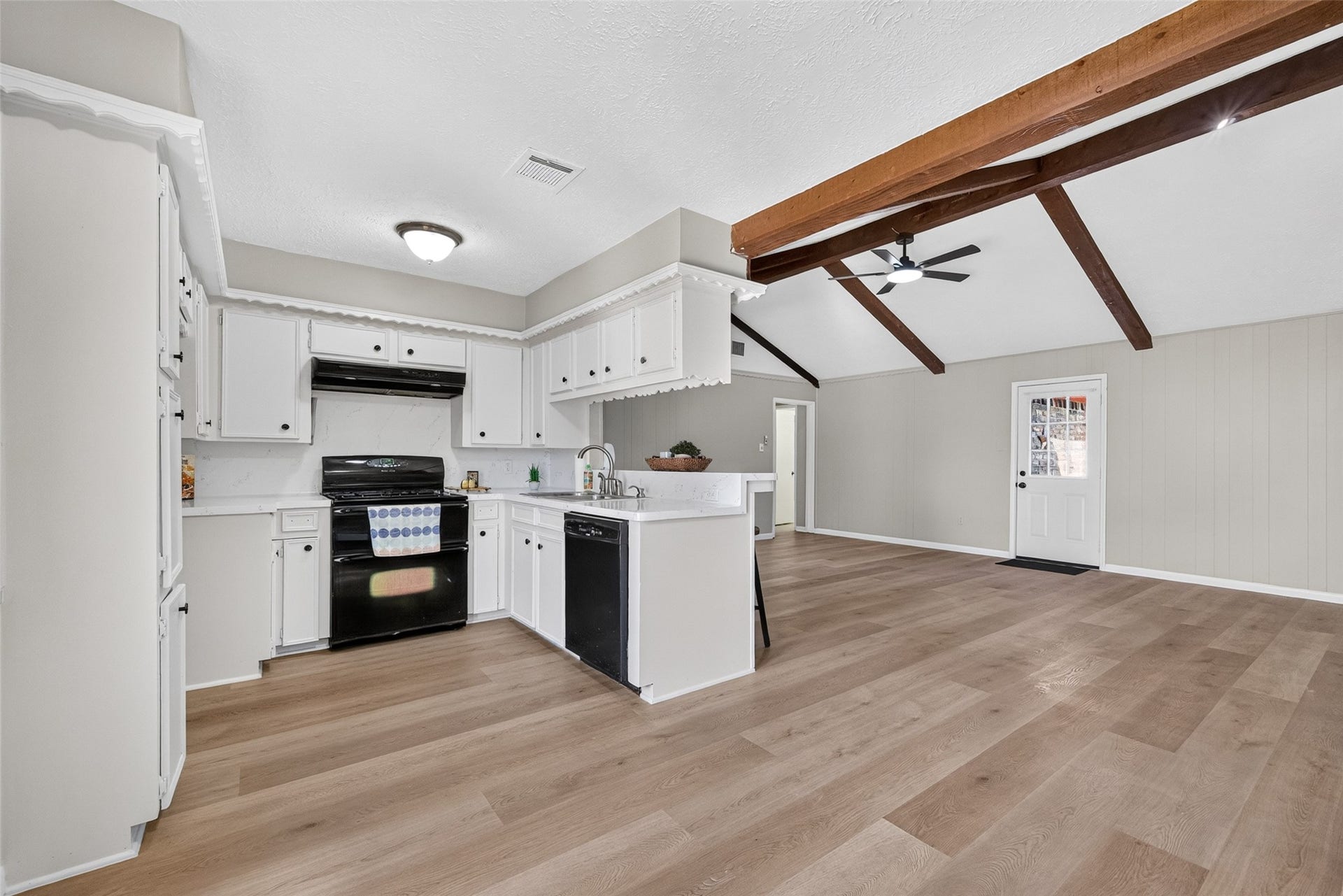 4809 Yellowstone Drive, Pasadena, TX 77505 4809 Yellowstone Drive, Pasadena, TX 77505