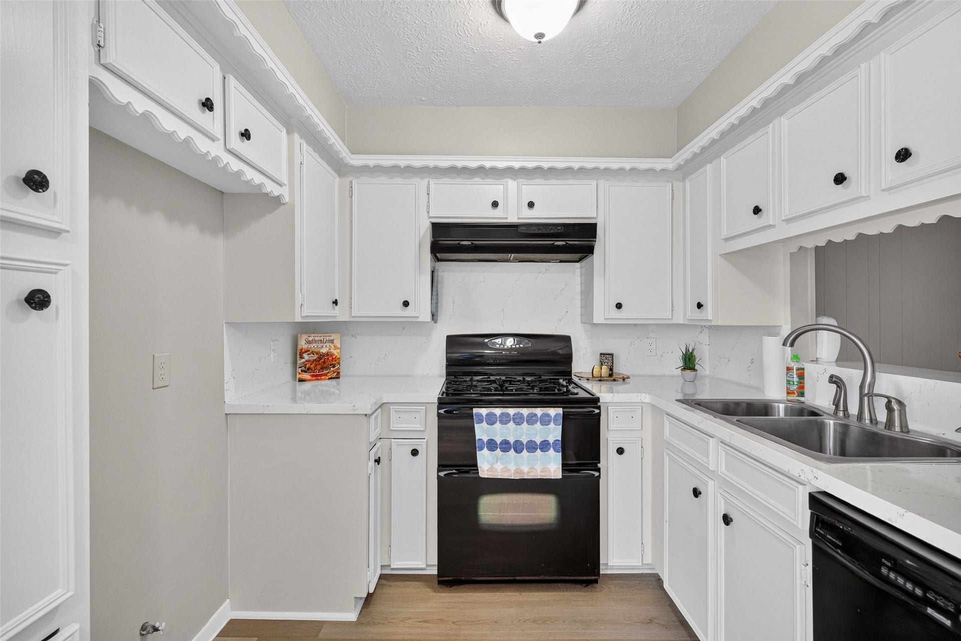 4809 Yellowstone Drive, Pasadena, TX 77505 4809 Yellowstone Drive, Pasadena, TX 77505