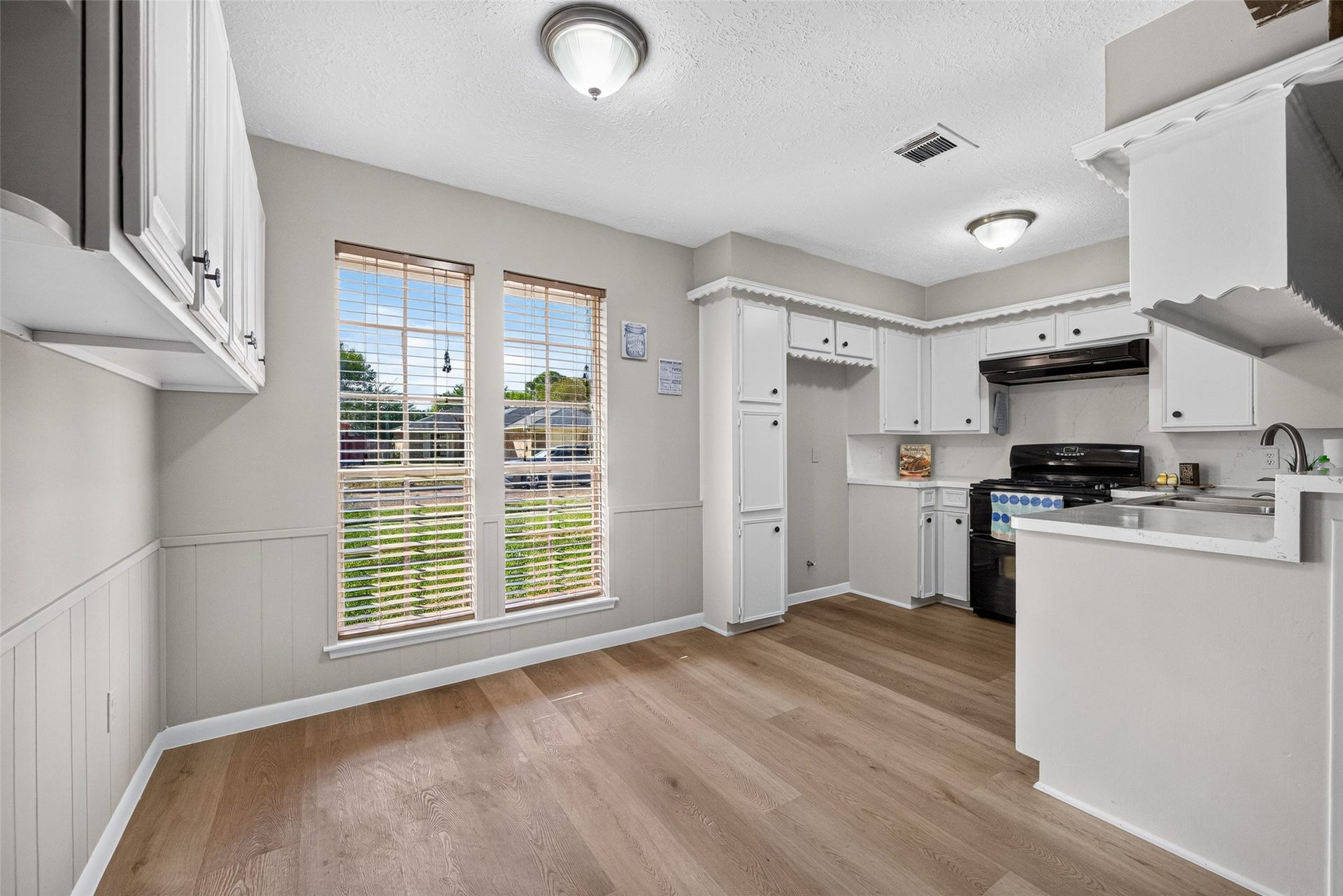 4809 Yellowstone Drive, Pasadena, TX 77505 4809 Yellowstone Drive, Pasadena, TX 77505