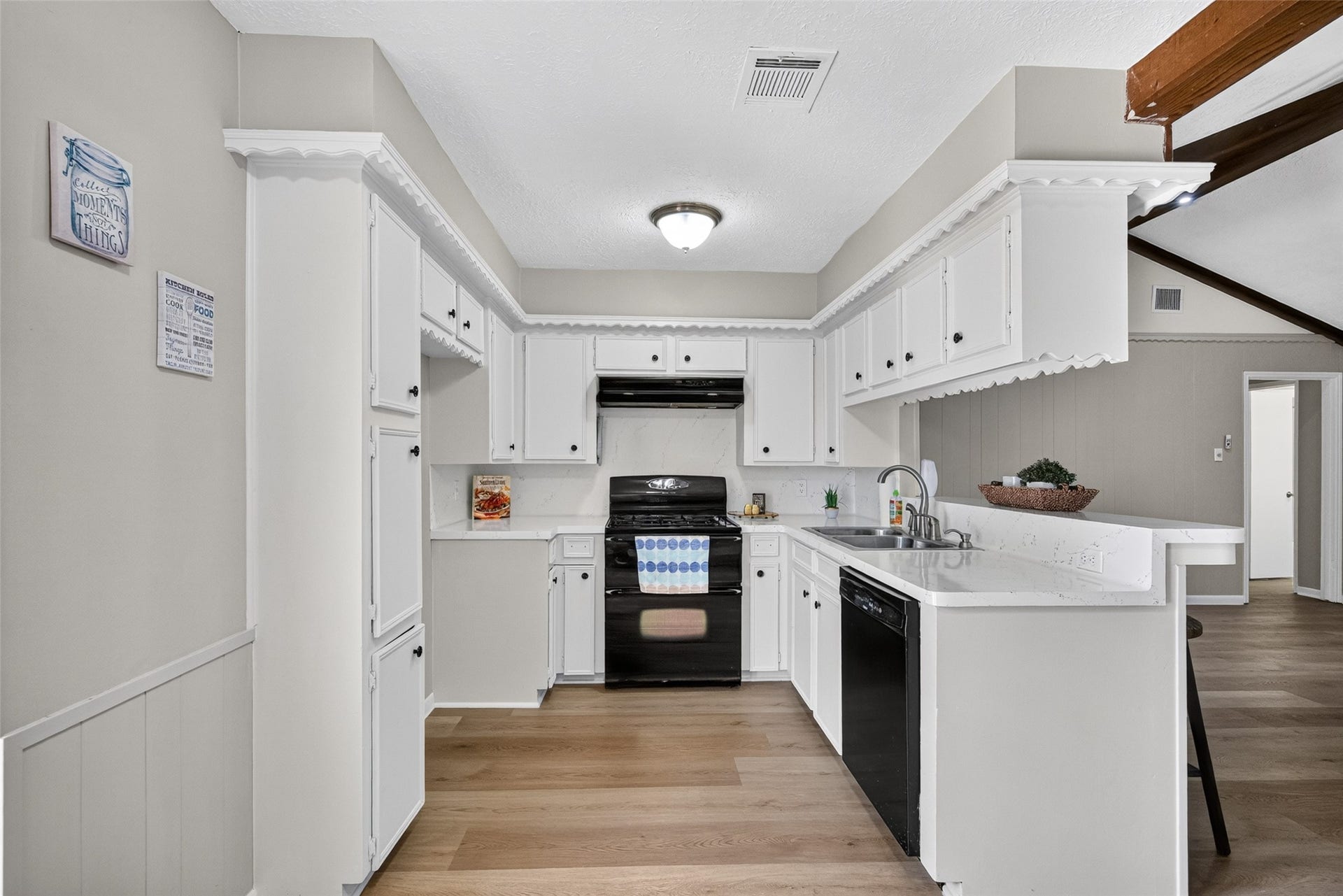 4809 Yellowstone Drive, Pasadena, TX 77505 4809 Yellowstone Drive, Pasadena, TX 77505