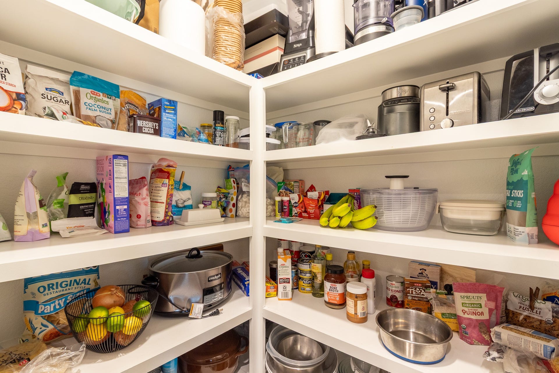 WALK-IN PANTRY