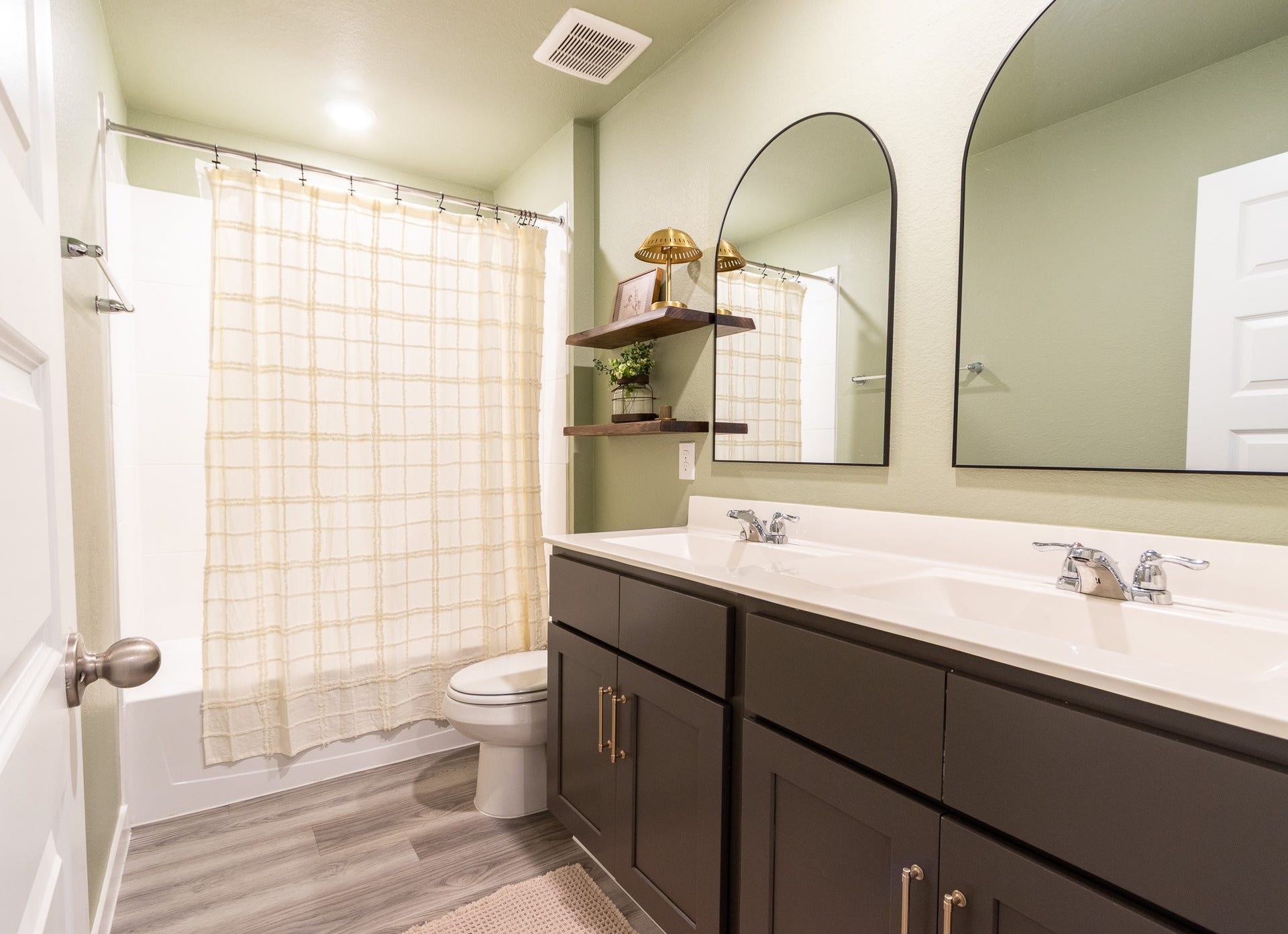 GUEST BATH W/DOUBLE VANITY