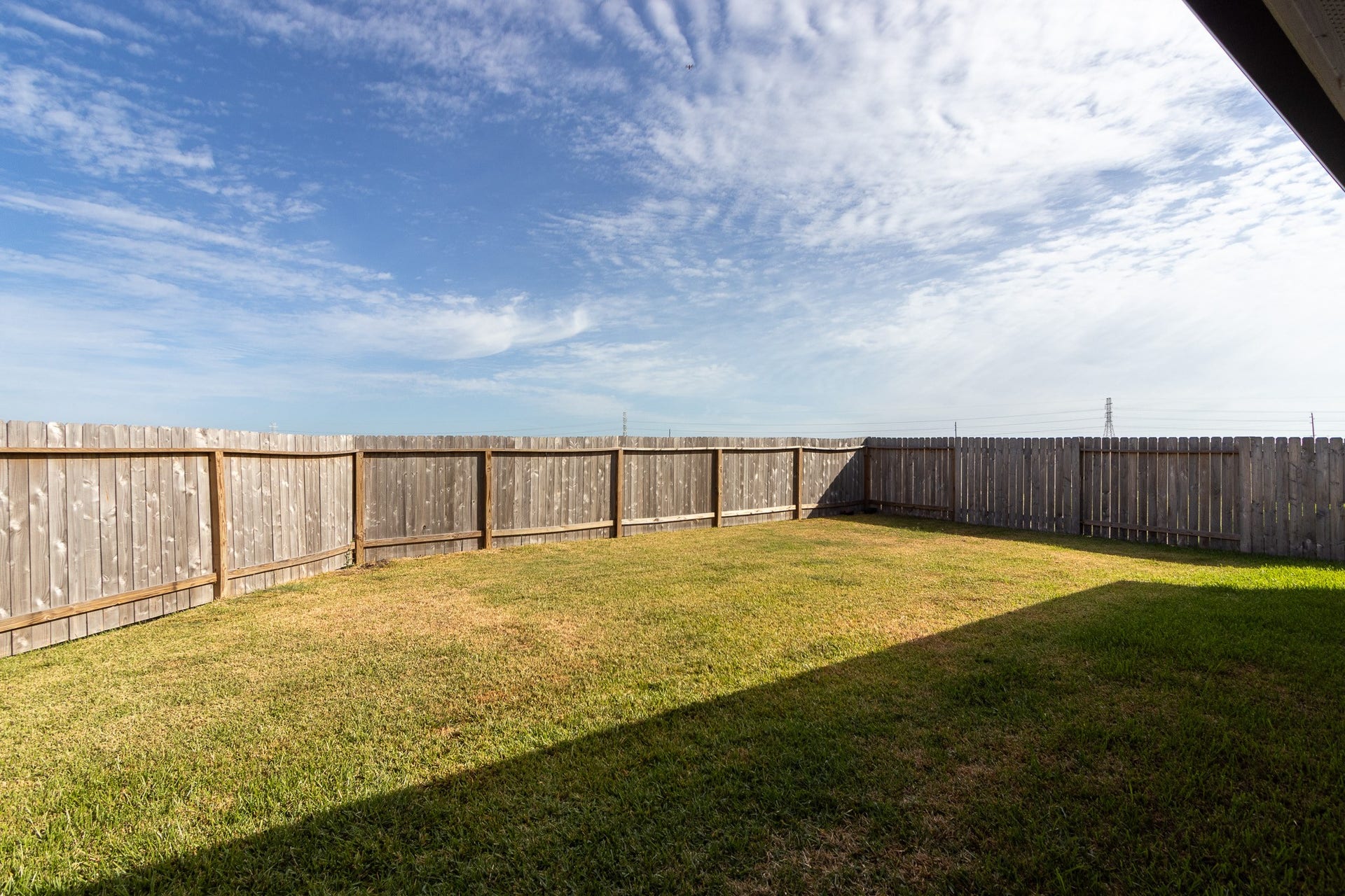 LARGE BACK YARD
