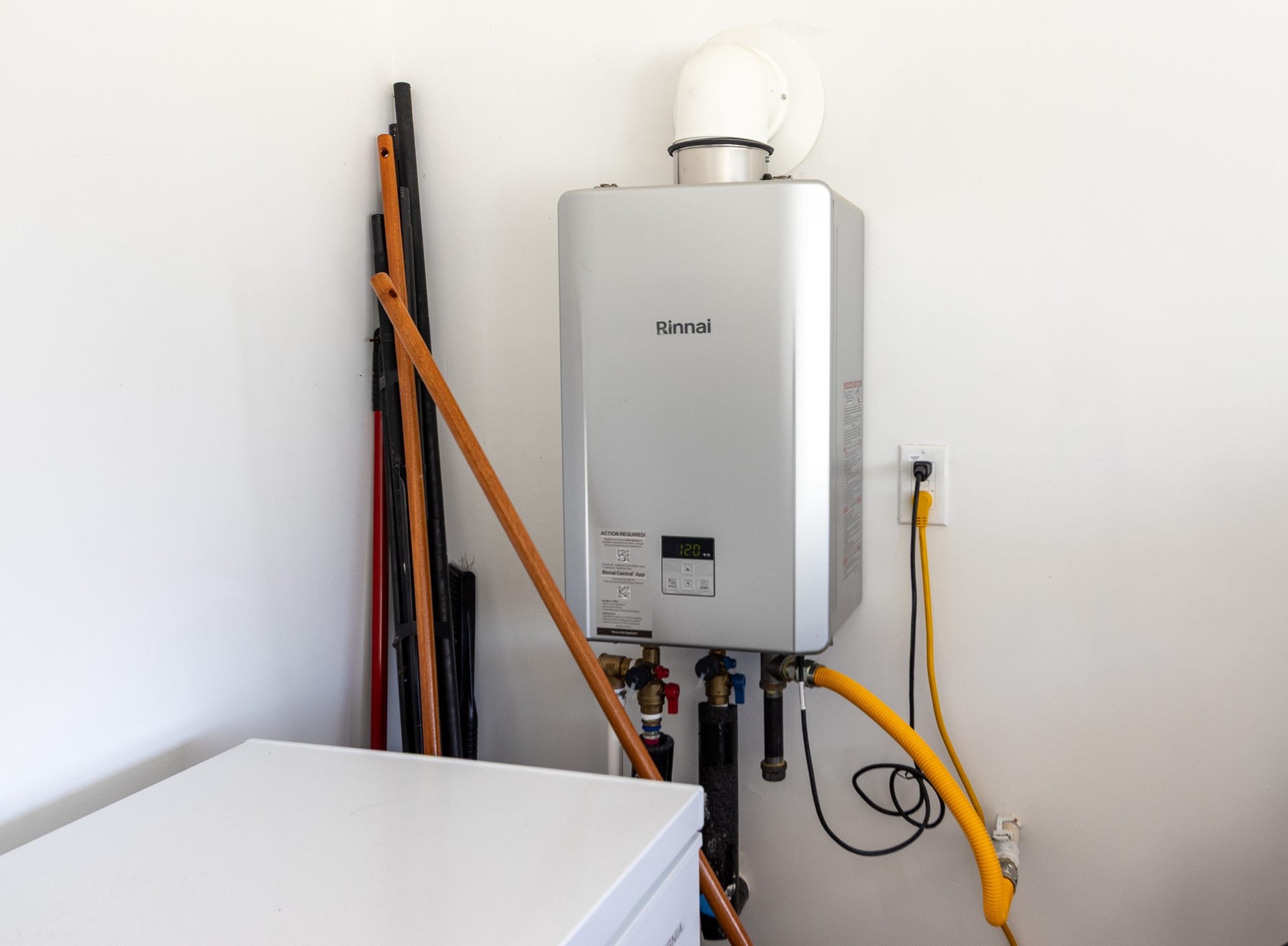 INSTANT HOT WATER HEATER