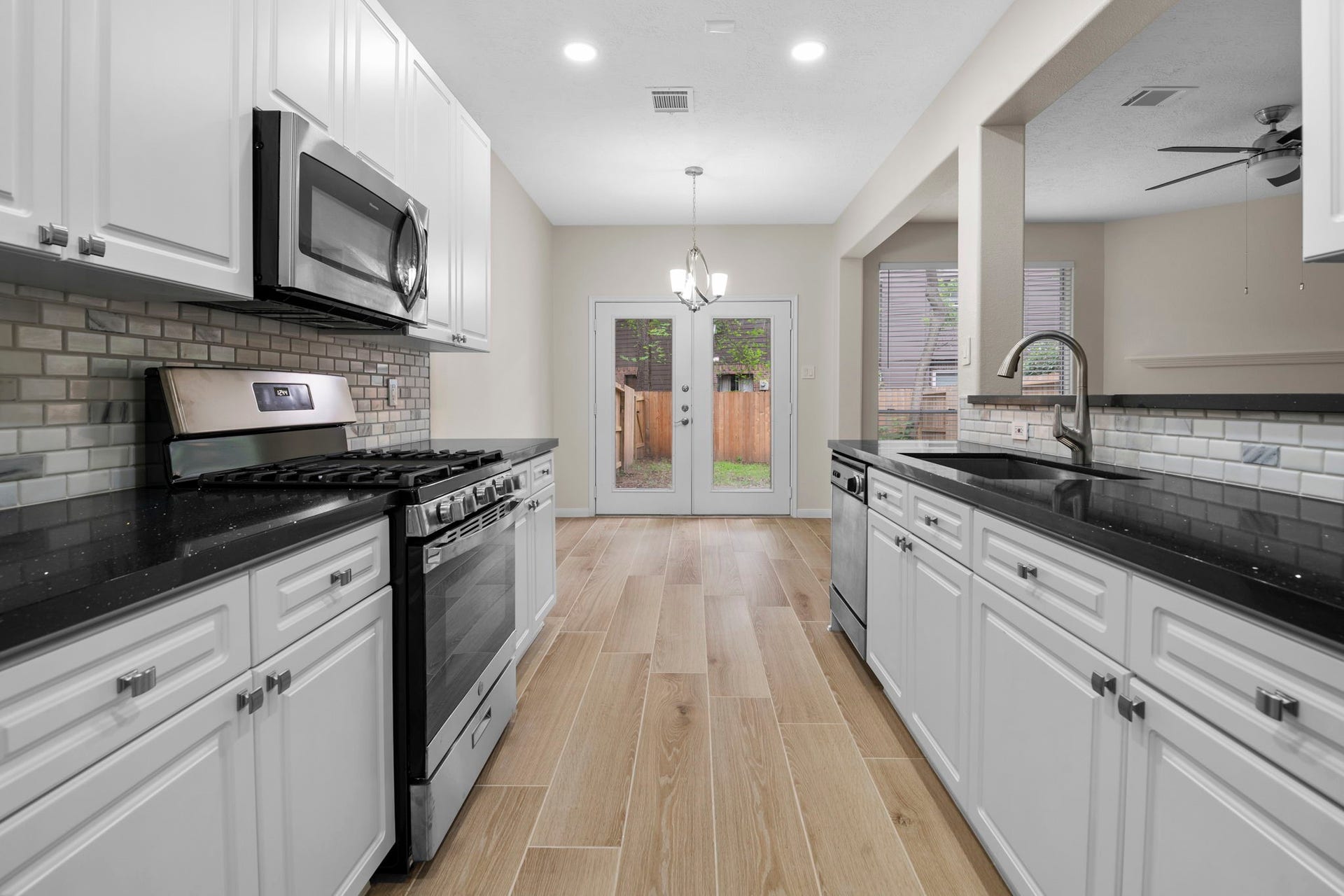 13 E Willowwood Court, The Woodlands, TX 77381 13 E Willowwood Court, The Woodlands, TX 77381