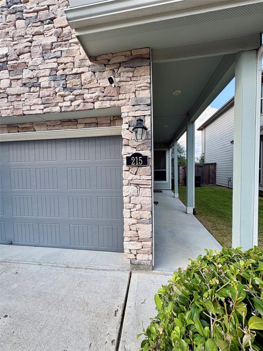 Property photo for 215 Club Crest Lane, Houston, TX