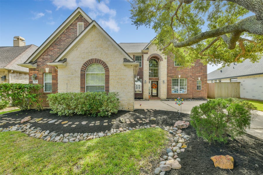 Property photo for 5216 Hidden Brook Lane, League City, TX
