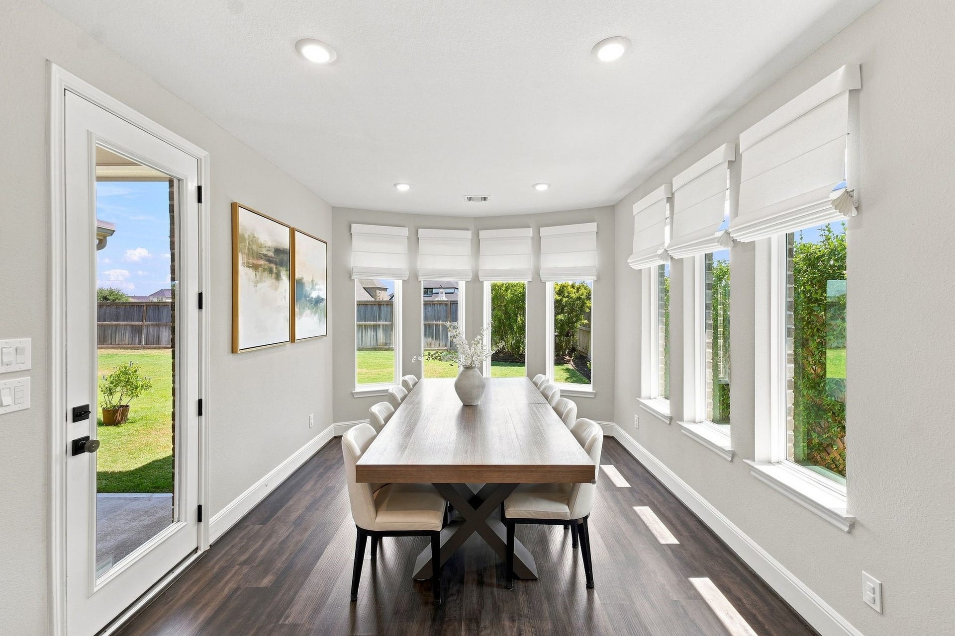 3011 Lantana Trail, Katy, TX 77493 Oversized breakfast/dining area with surround window with remote Roman Shades.