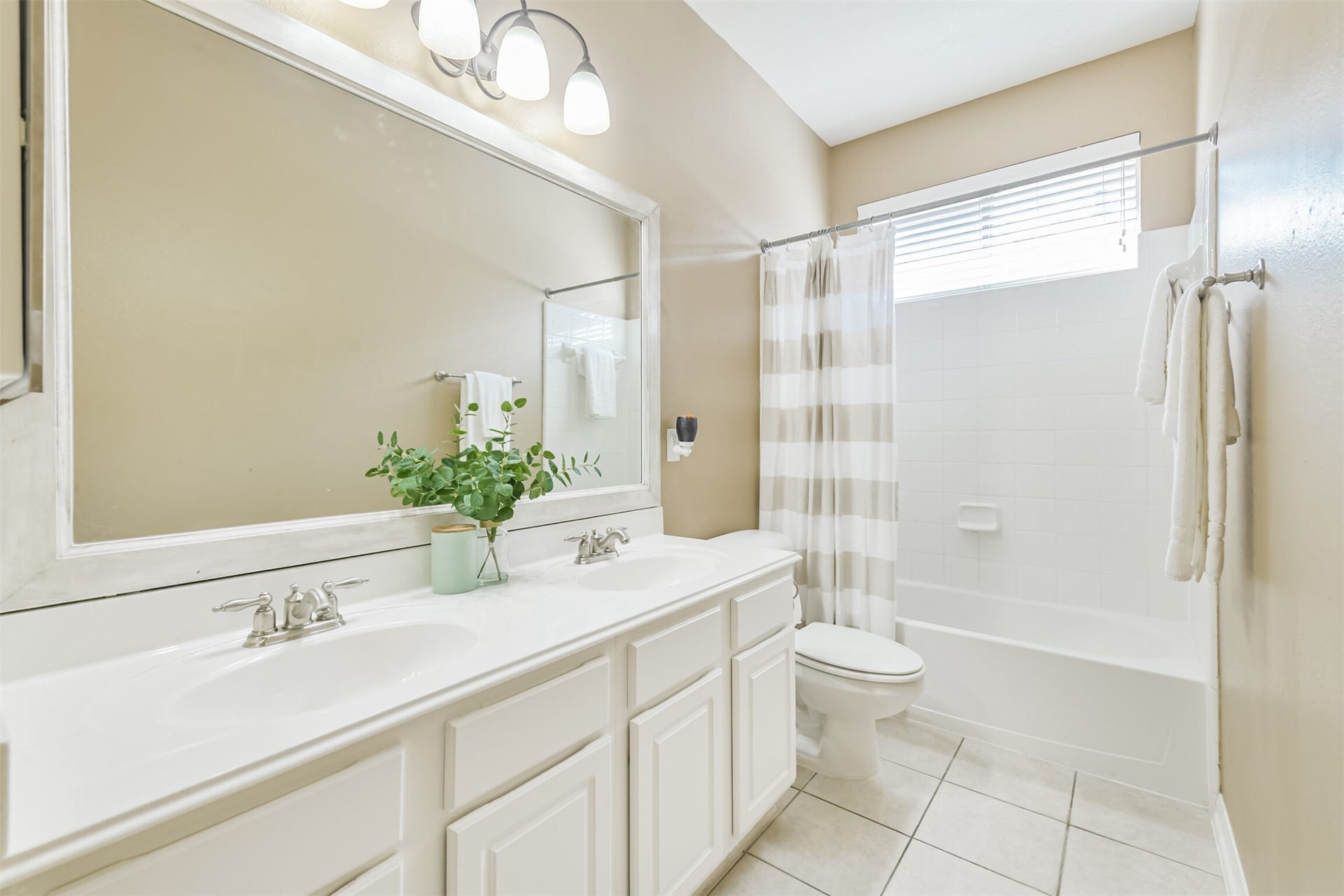 secondary full bath