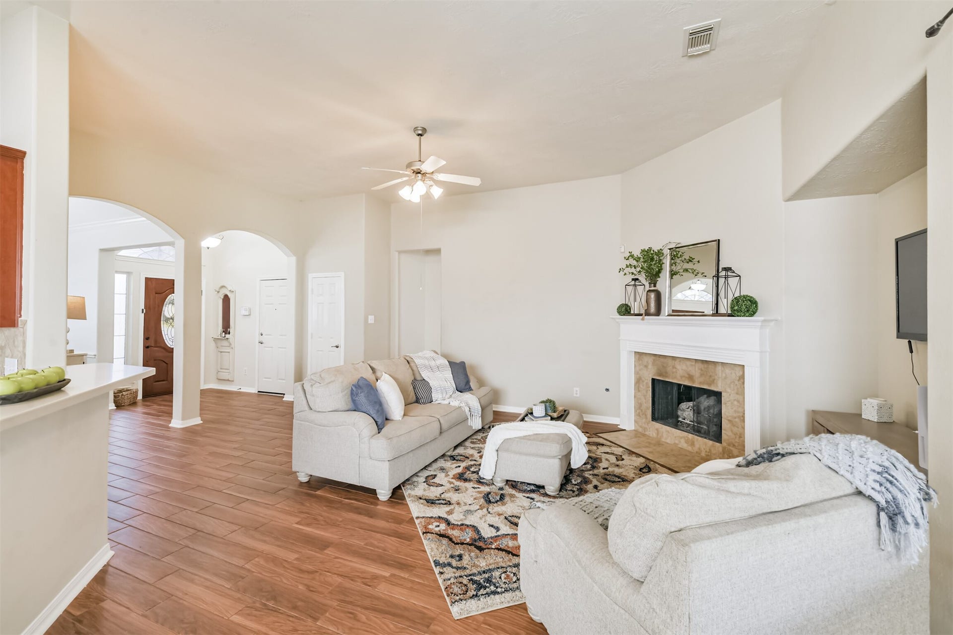 Neutral paint throughout