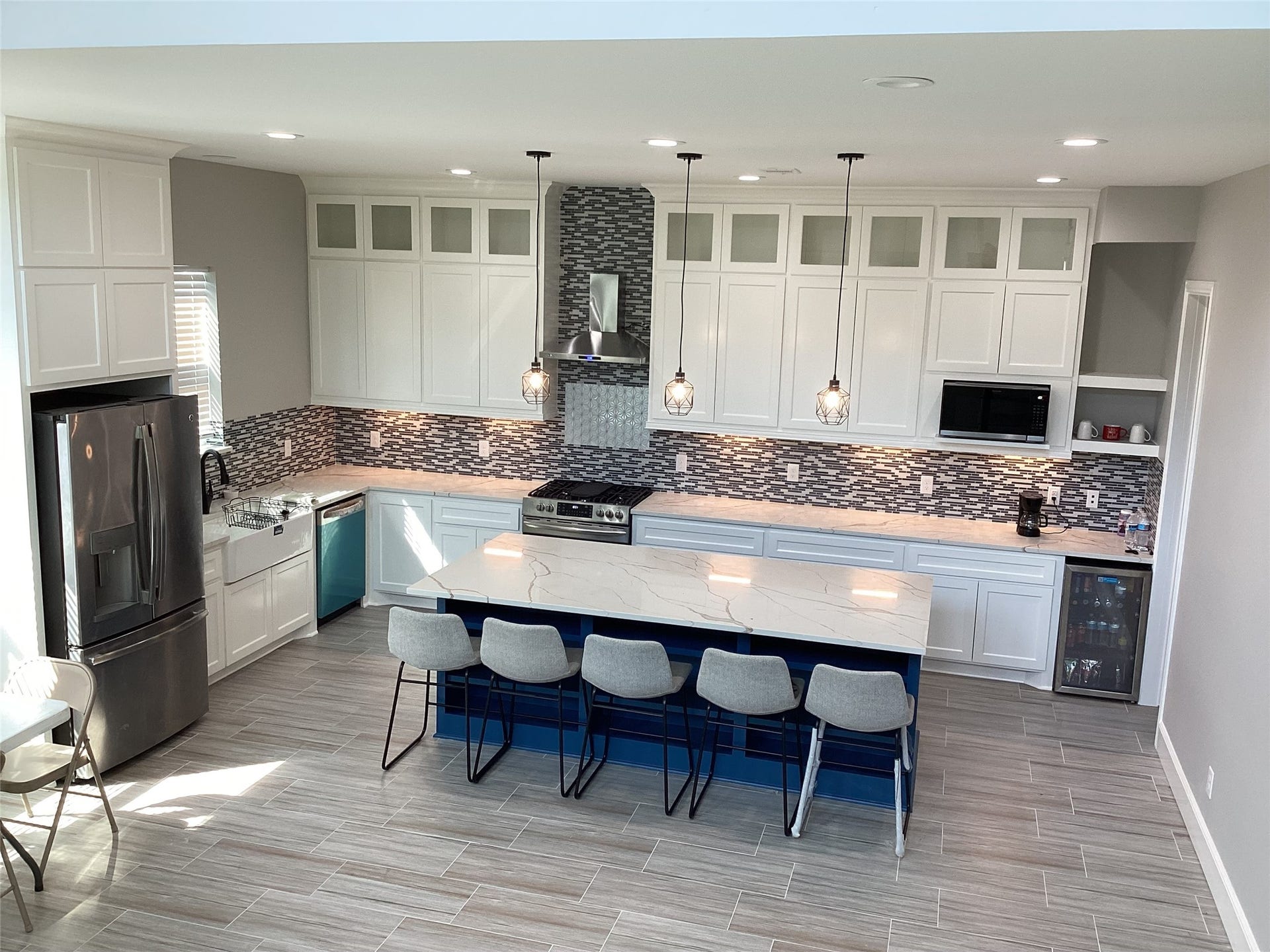 17030 Forest Trail Drive, Channelview, TX 77530 Kitchen with oversized island
