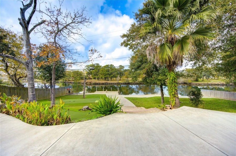 Property photo for 303 Old Bayou Drive, Dickinson, TX