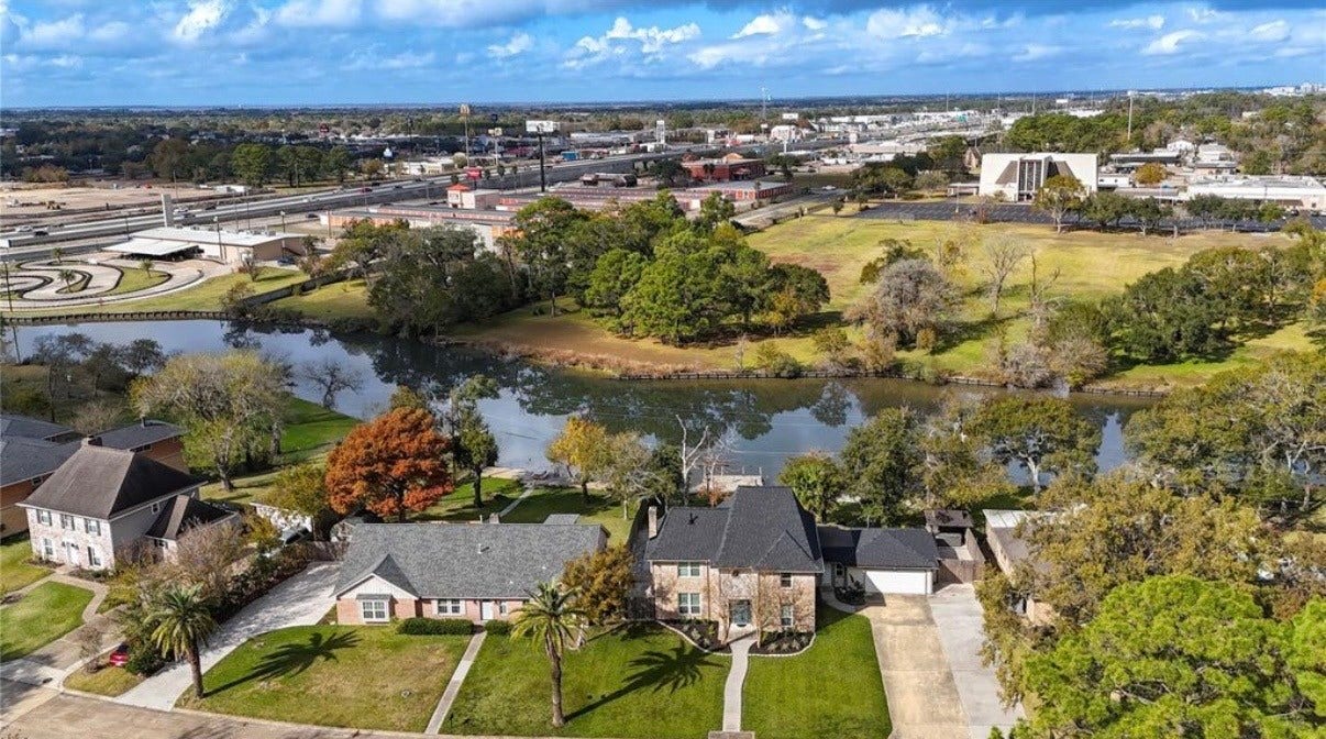 303 Old Bayou Drive, Dickinson, TX 77539 303 Old Bayou Drive, Dickinson, TX 77539