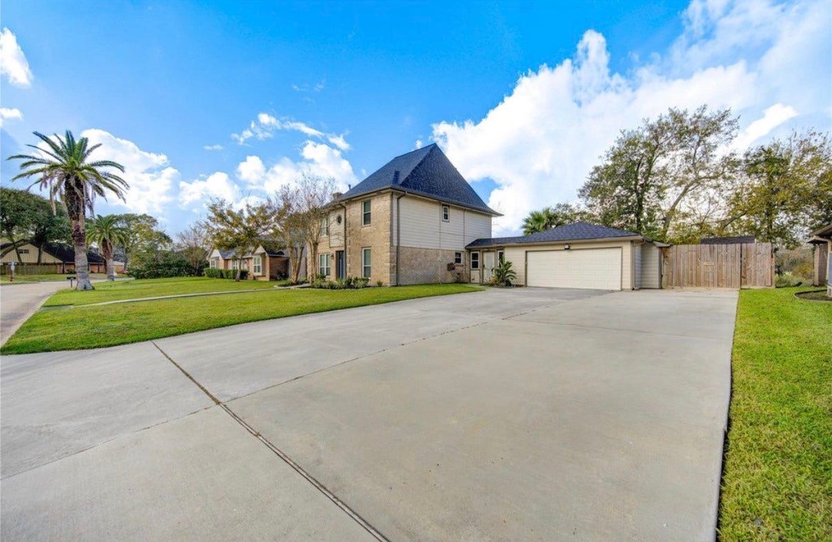 303 Old Bayou Drive, Dickinson, TX 77539 303 Old Bayou Drive, Dickinson, TX 77539