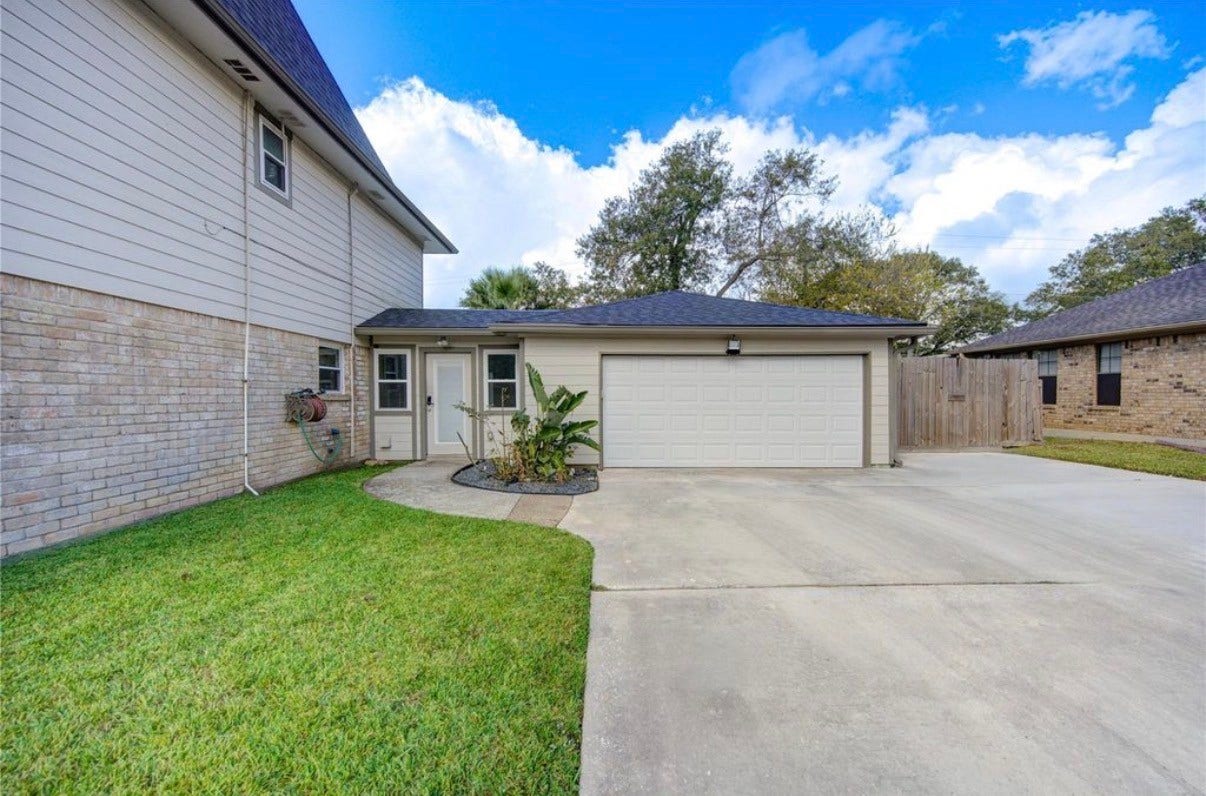 303 Old Bayou Drive, Dickinson, TX 77539 303 Old Bayou Drive, Dickinson, TX 77539