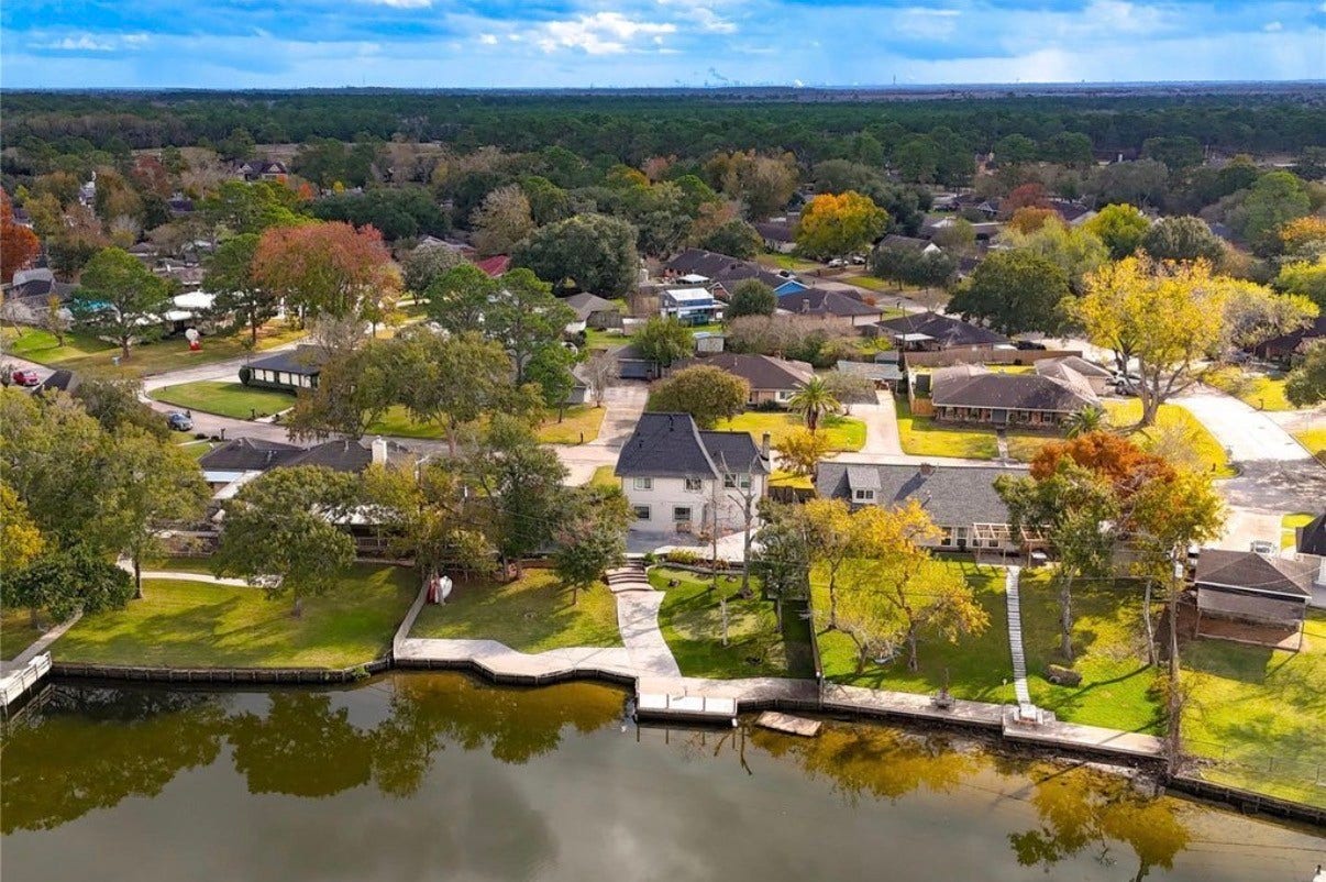 303 Old Bayou Drive, Dickinson, TX 77539 303 Old Bayou Drive, Dickinson, TX 77539