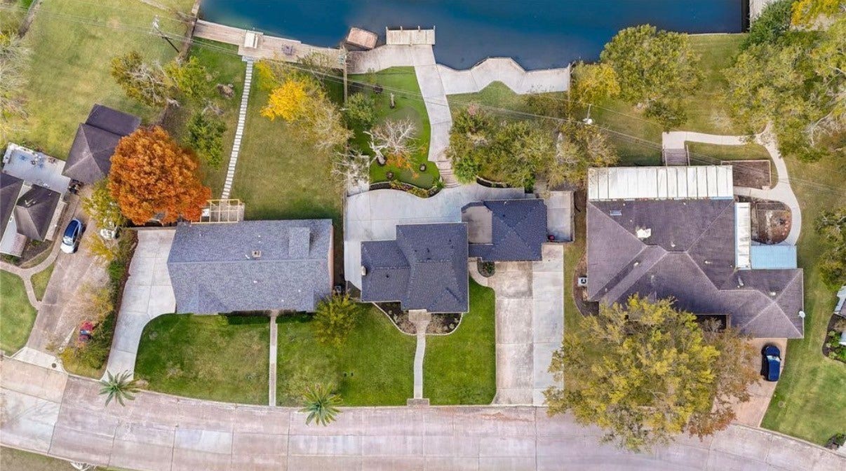 303 Old Bayou Drive, Dickinson, TX 77539 303 Old Bayou Drive, Dickinson, TX 77539