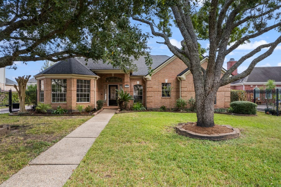 Property photo for 1923 Hollow Wind Drive, Katy, TX