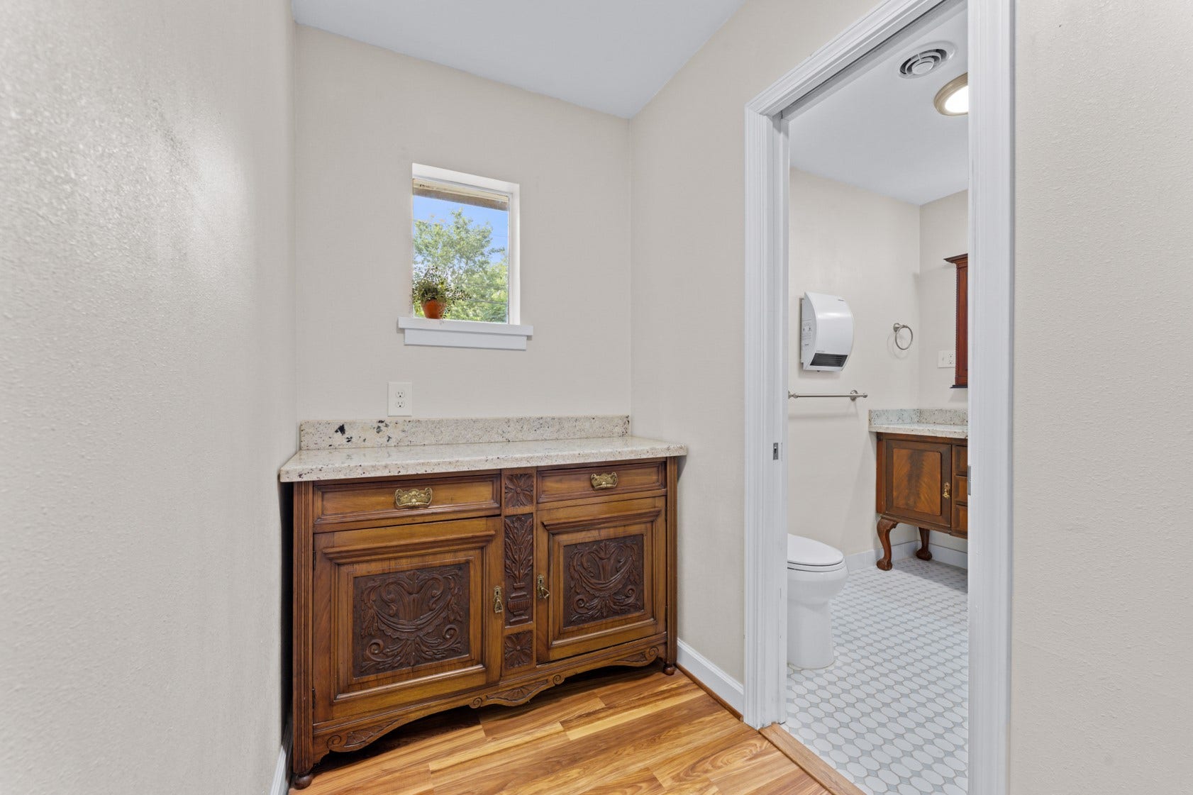 This second vanity area makes morning prep a breeze!