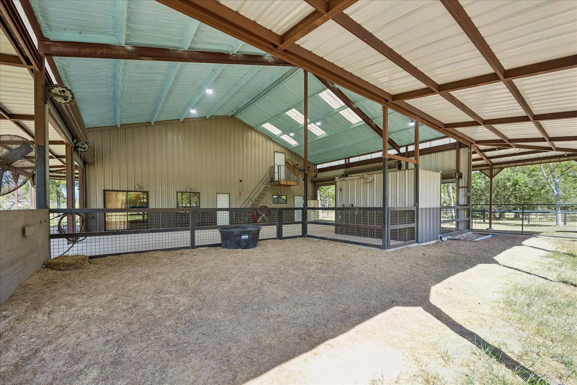 33 Riverwood Lane, Hempstead, TX 77445 View under awning inside the coral