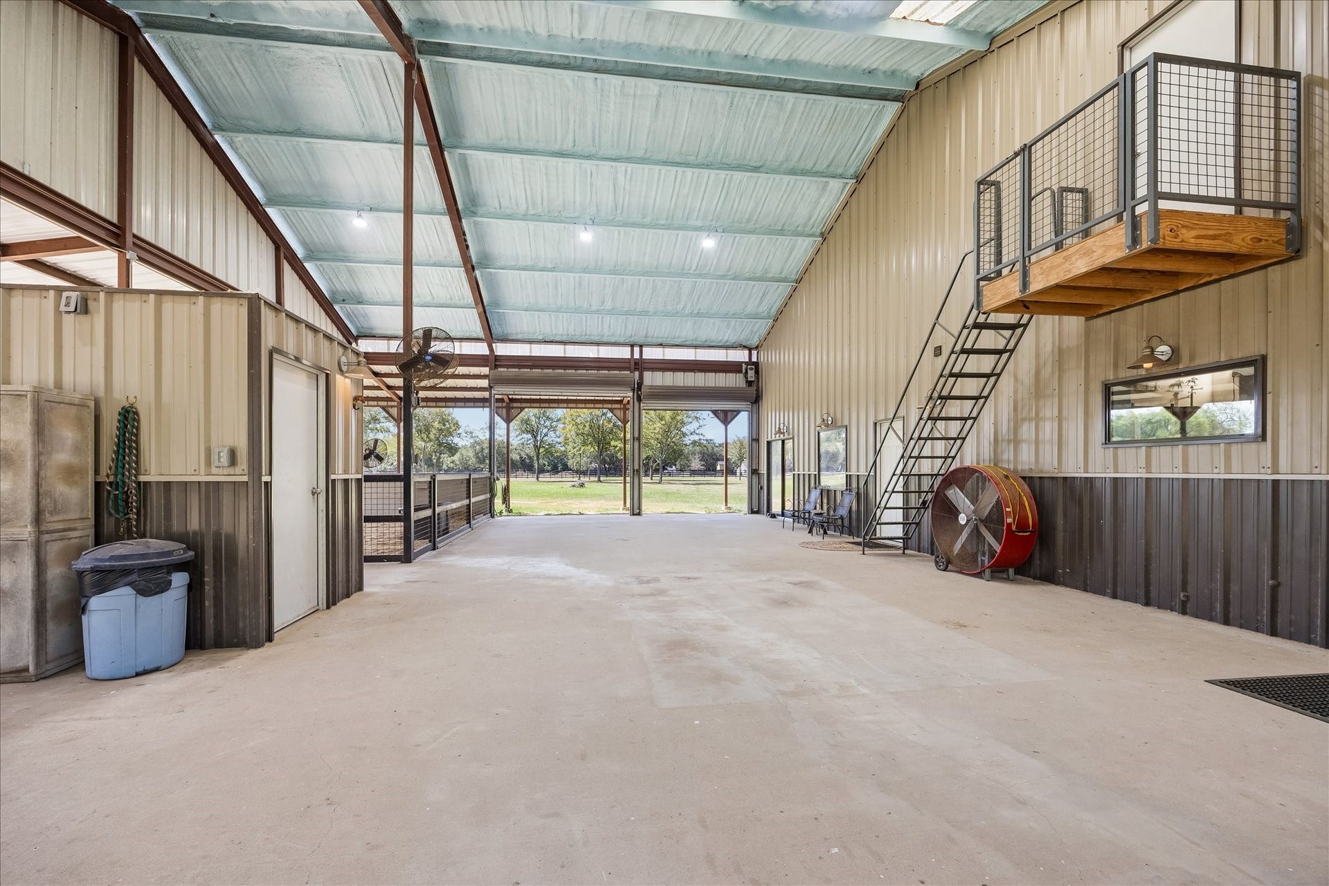 33 Riverwood Lane, Hempstead, TX 77445 Expansive covered area with four (4) 12'x12' roll-up doors, 2 in front and 2 in back, plus one (1) 8'x8' roll-up door at the horse wash station