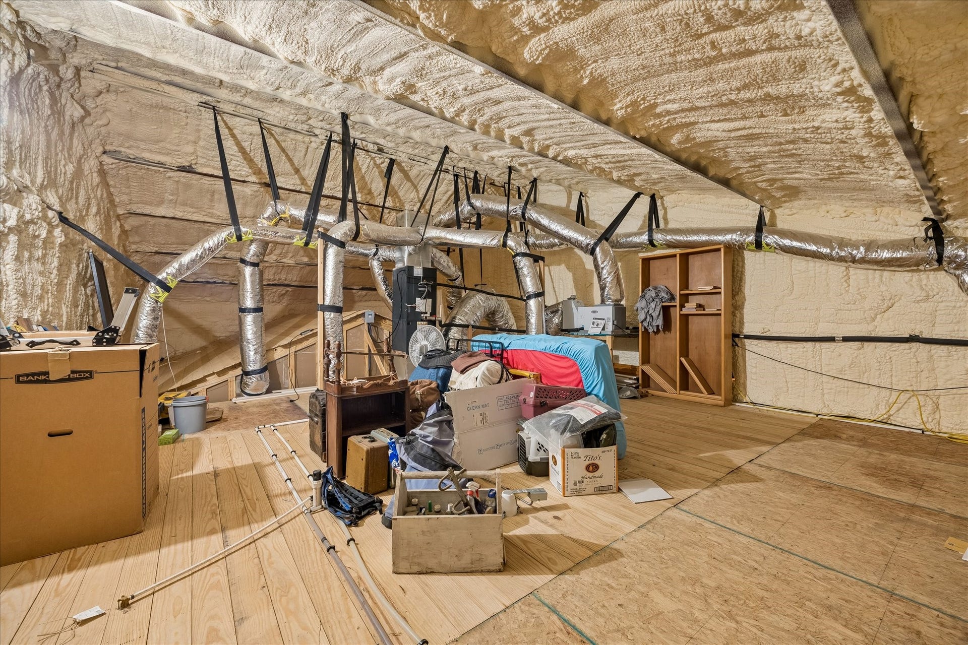 33 Riverwood Lane, Hempstead, TX 77445 The home and attic are well insulated. The floored attic space measures approximately 23' x 47', plenty of room for additional living area.