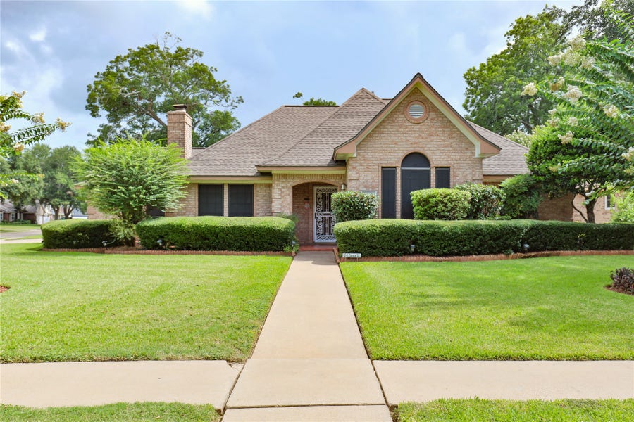 Property photo for 124 Zinnia Street, Lake Jackson, TX