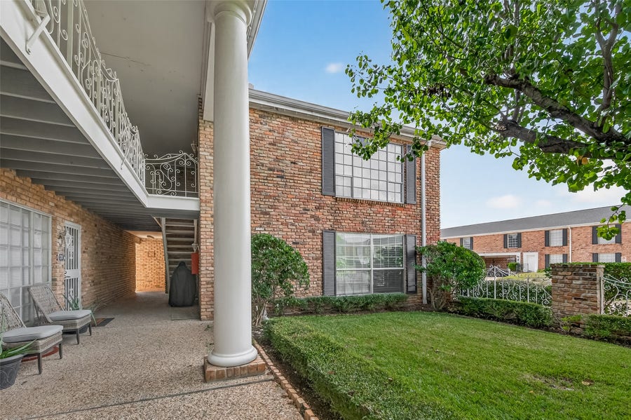 Property photo for 2201 Fountain View Drive, #3, Houston, TX