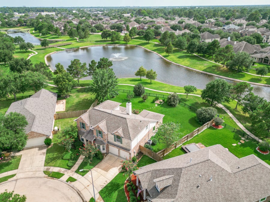 Property photo for 4707 Lakes Of Pine Forest Court, Houston, TX