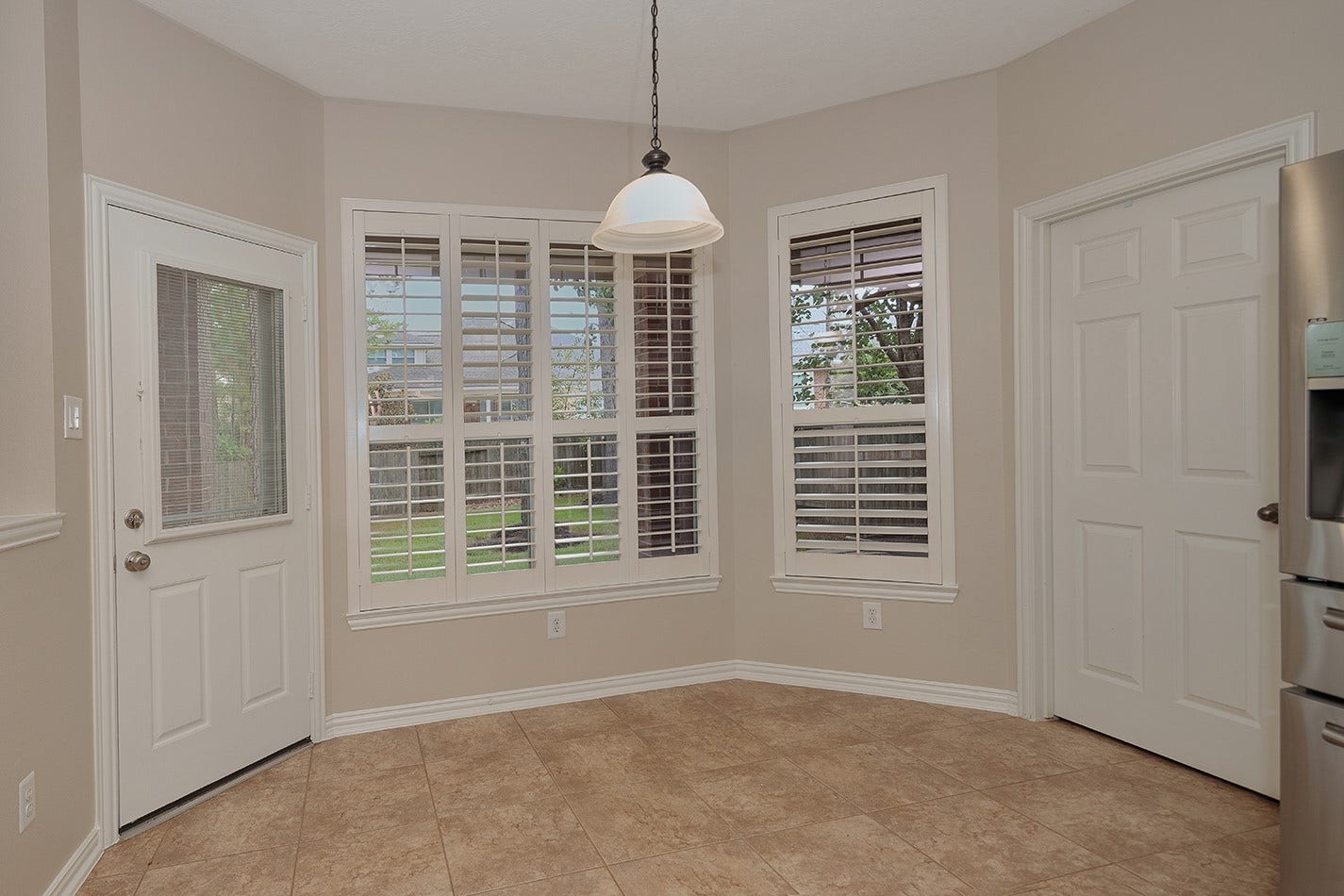 79 FRENCH OAKS, The Woodlands, TX 77382 Breakfast Room
