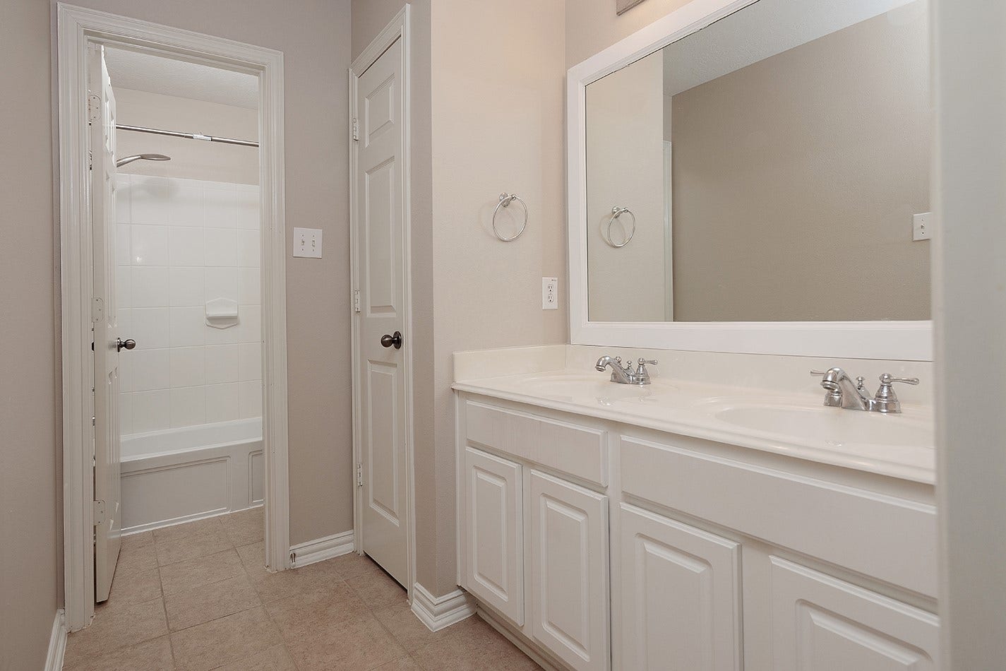 79 FRENCH OAKS, The Woodlands, TX 77382 Bathroom #3