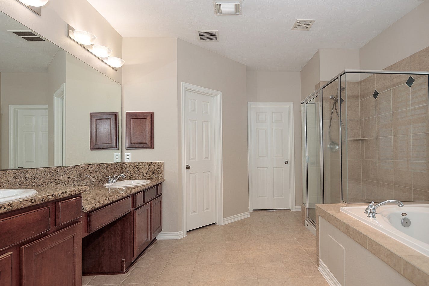 79 FRENCH OAKS, The Woodlands, TX 77382 Primary Bathroom