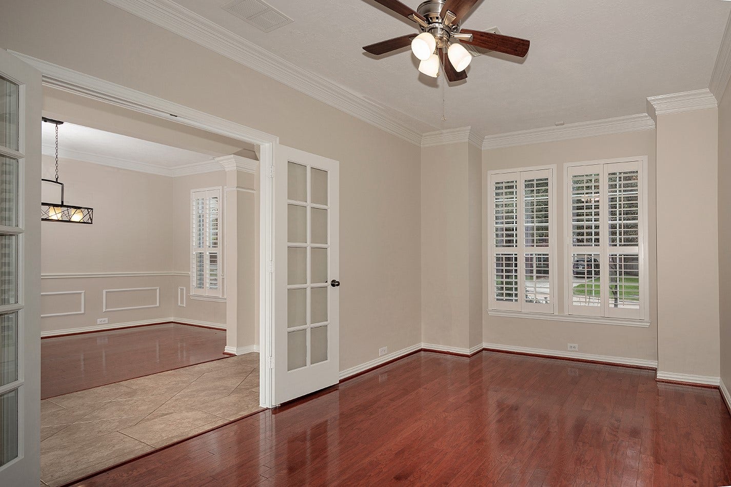 79 FRENCH OAKS, The Woodlands, TX 77382 Dedicated Study/Office/Living Room