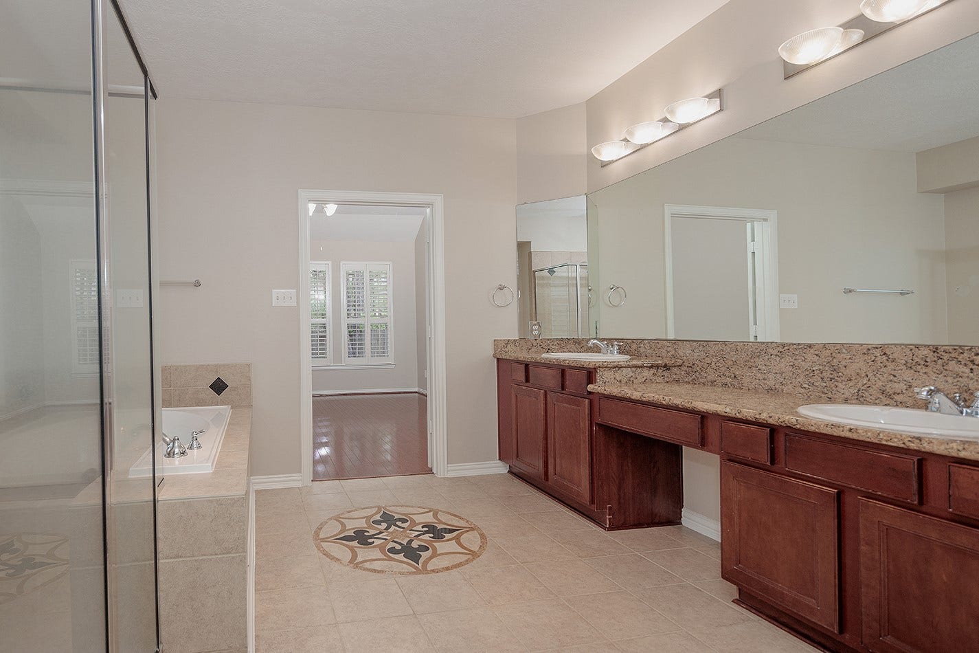 79 FRENCH OAKS, The Woodlands, TX 77382 Primary Bathroom